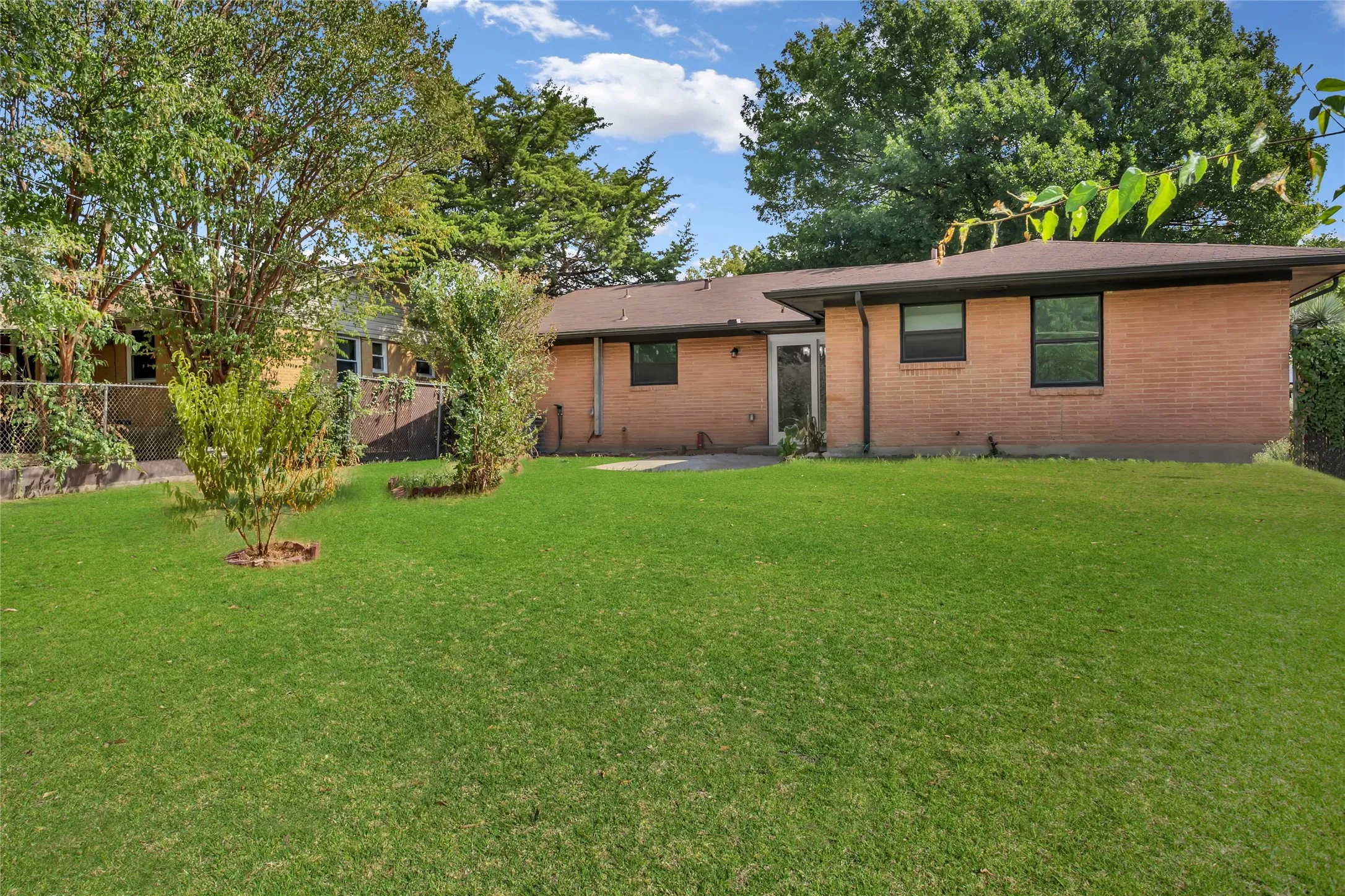 Single Family Residence For Sale in Dallas County , 7207 Greenspan Avenue, Dallas, Texas 75232, 3 Bedroom, 2 Bathroom, Garage spaces, 1,650 Sqft, built in 1958, mls#21351249, Real Estate Agent in Dallas, Homes For Sale in Dallas county, Homes For Sale in Dallas, Realtor in Dallas Texas, Real Estate Brokerage Independent Realty Texas, Luminita Cordes Realtor