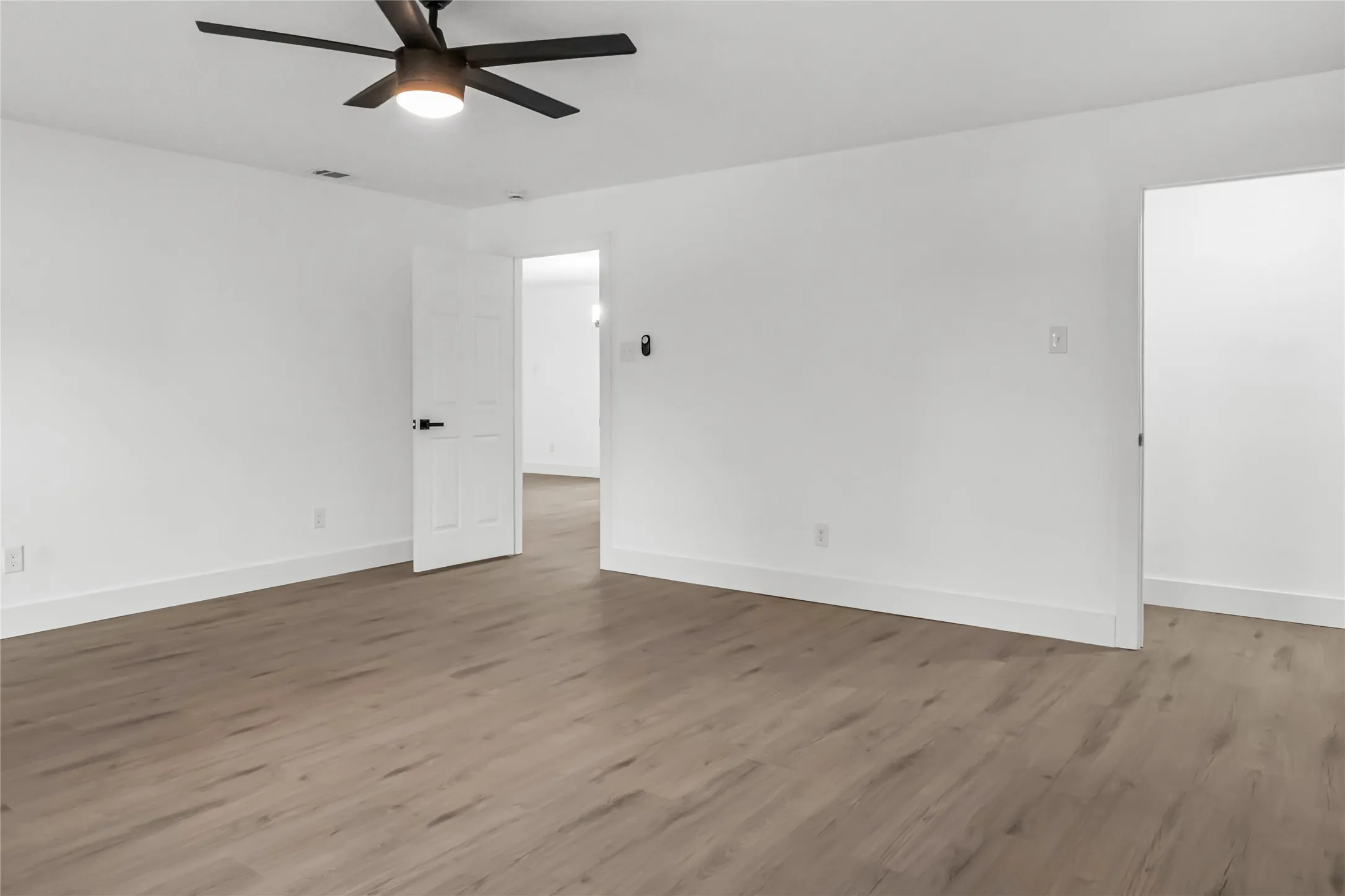 Single Family Residence For Sale in Dallas County , 7207 Greenspan Avenue, Dallas, Texas 75232, 3 Bedroom, 2 Bathroom, Garage spaces, 1,650 Sqft, built in 1958, mls#21351249, Real Estate Agent in Dallas, Homes For Sale in Dallas county, Homes For Sale in Dallas, Realtor in Dallas Texas, Real Estate Brokerage Independent Realty Texas, Luminita Cordes Realtor