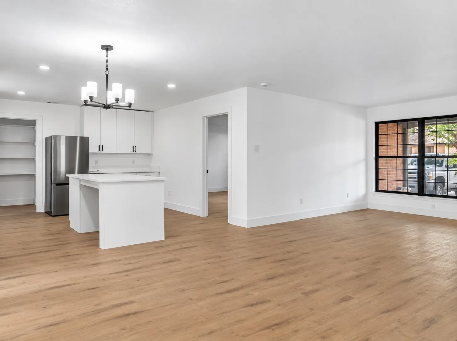 Single Family Residence For Sale in Dallas County , 7207 Greenspan Avenue, Dallas, Texas 75232, 3 Bedroom, 2 Bathroom, Garage spaces, 1,650 Sqft, built in 1958, mls#21351249, Real Estate Agent in Dallas, Homes For Sale in Dallas county, Homes For Sale in Dallas, Realtor in Dallas Texas, Real Estate Brokerage Independent Realty Texas, Luminita Cordes Realtor
