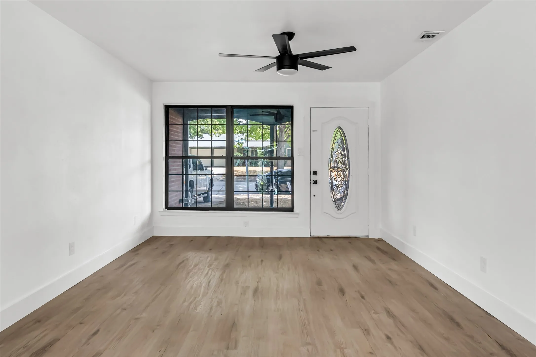 Single Family Residence For Sale in Dallas County , 7207 Greenspan Avenue, Dallas, Texas 75232, 3 Bedroom, 2 Bathroom, Garage spaces, 1,650 Sqft, built in 1958, mls#21351249, Real Estate Agent in Dallas, Homes For Sale in Dallas county, Homes For Sale in Dallas, Realtor in Dallas Texas, Real Estate Brokerage Independent Realty Texas, Luminita Cordes Realtor