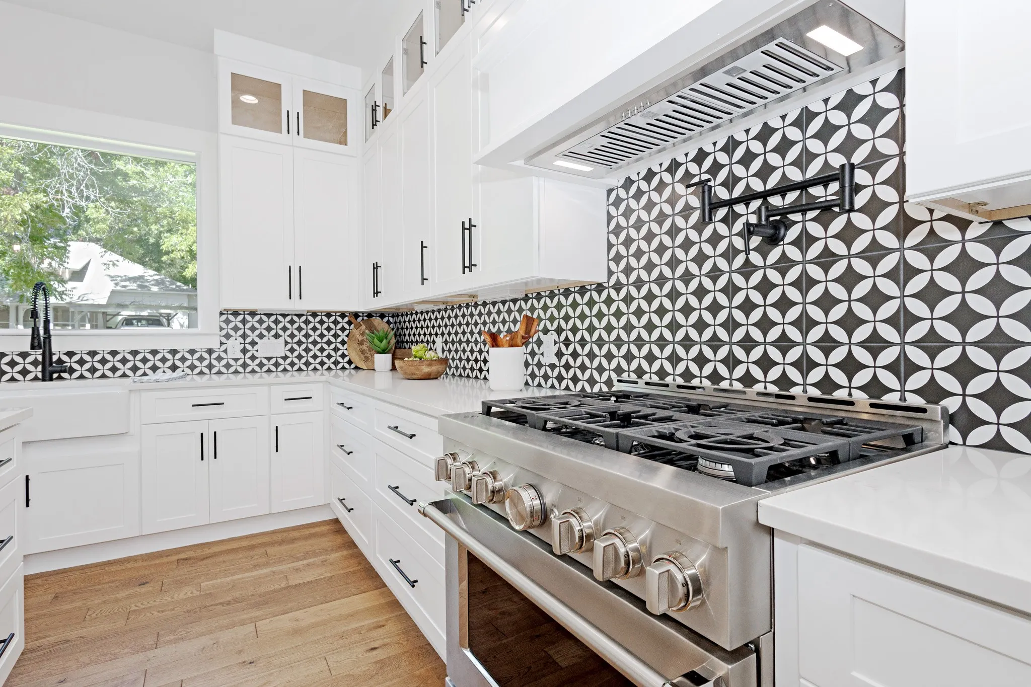 A KitchenAid Premium 36” Gas Range with Bluetooth Technology and Precision Controls.