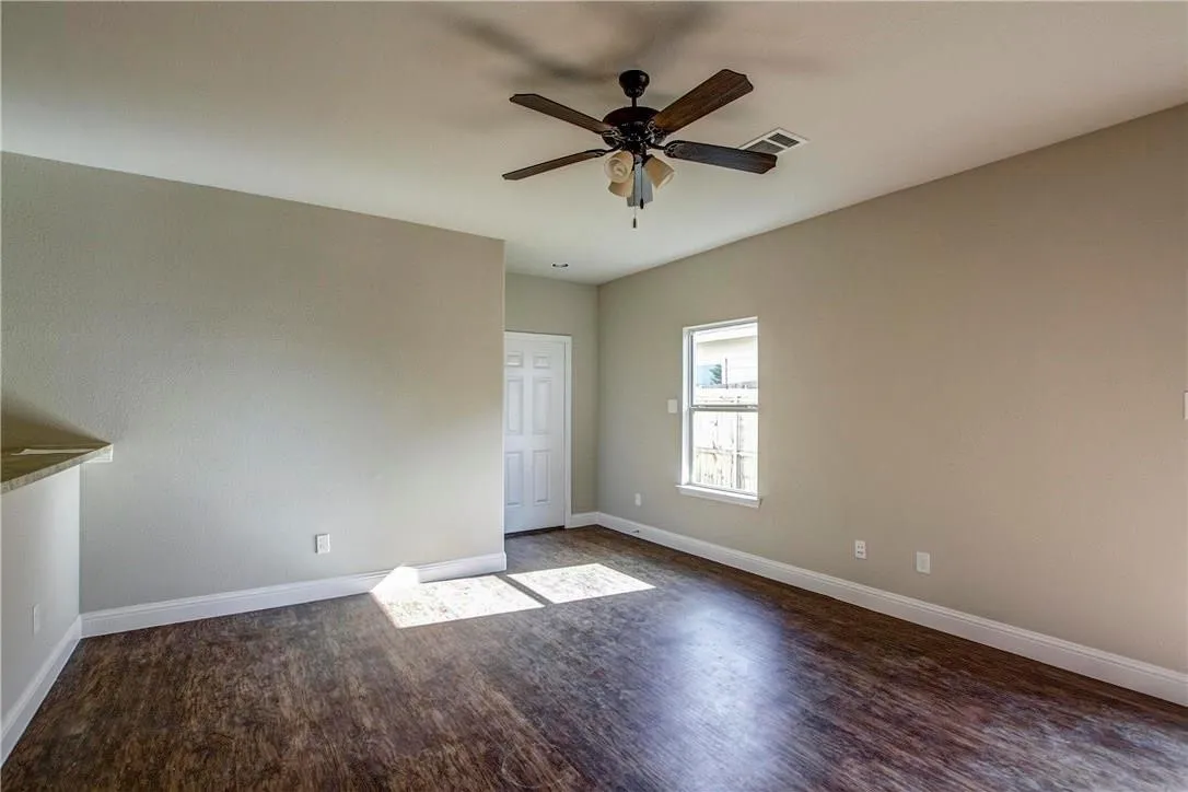 Duplex For Rent in Tarrant County , 416 Canvas Court, Crowley, Texas 76036, 2 Bedroom, 2 Bathroom, 2 Garage spaces, 1,066 Sqft, built in 2015, mls#21354917, Real Estate Agent in Crowley, Homes For Rent in Tarrant county, Homes For Rent in Crowley, Realtor in Crowley Texas, Real Estate Brokerage Independent Realty Texas, Luminita Cordes Realtor