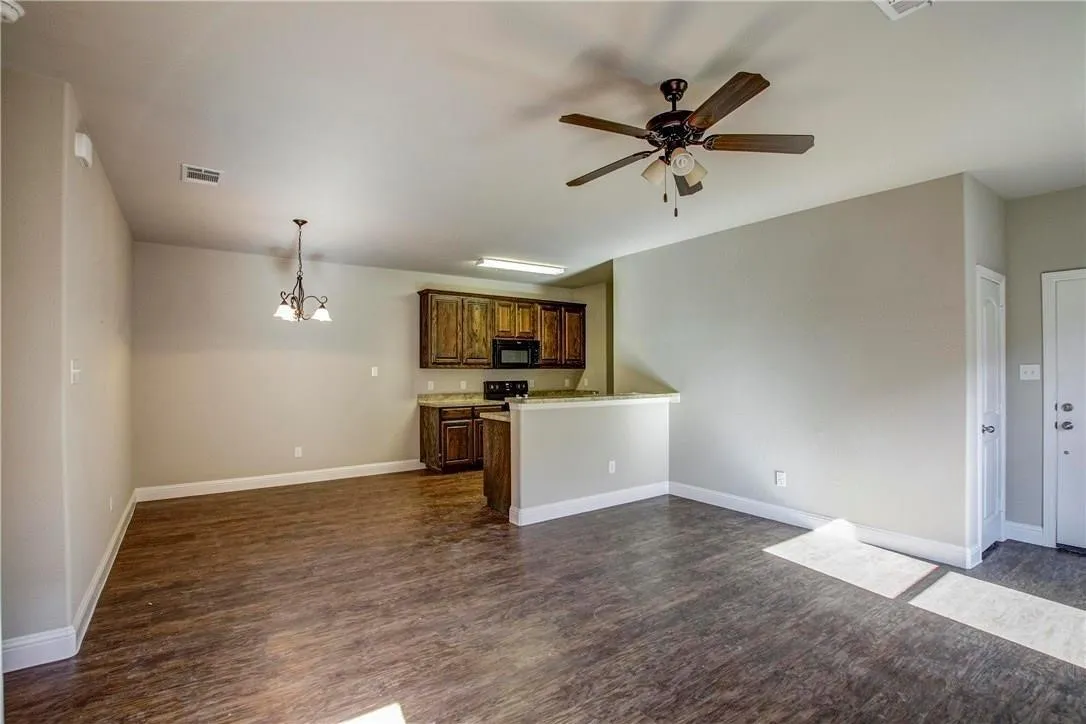 Duplex For Rent in Tarrant County , 416 Canvas Court, Crowley, Texas 76036, 2 Bedroom, 2 Bathroom, 2 Garage spaces, 1,066 Sqft, built in 2015, mls#21354917, Real Estate Agent in Crowley, Homes For Rent in Tarrant county, Homes For Rent in Crowley, Realtor in Crowley Texas, Real Estate Brokerage Independent Realty Texas, Luminita Cordes Realtor