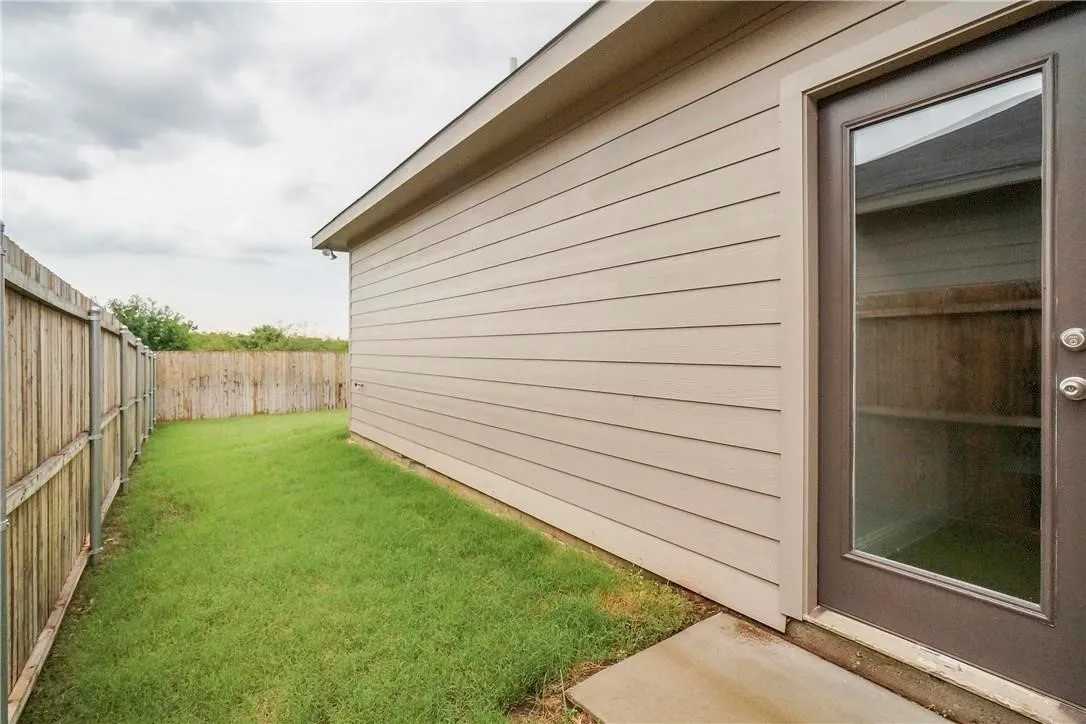 Duplex For Rent in Tarrant County , 416 Canvas Court, Crowley, Texas 76036, 2 Bedroom, 2 Bathroom, 2 Garage spaces, 1,066 Sqft, built in 2015, mls#21354917, Real Estate Agent in Crowley, Homes For Rent in Tarrant county, Homes For Rent in Crowley, Realtor in Crowley Texas, Real Estate Brokerage Independent Realty Texas, Luminita Cordes Realtor