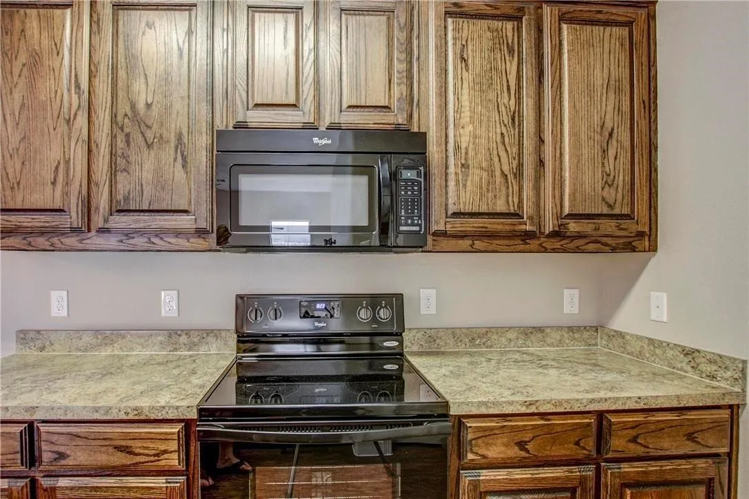 Duplex For Rent in Tarrant County , 416 Canvas Court, Crowley, Texas 76036, 2 Bedroom, 2 Bathroom, 2 Garage spaces, 1,066 Sqft, built in 2015, mls#21354917, Real Estate Agent in Crowley, Homes For Rent in Tarrant county, Homes For Rent in Crowley, Realtor in Crowley Texas, Real Estate Brokerage Independent Realty Texas, Luminita Cordes Realtor