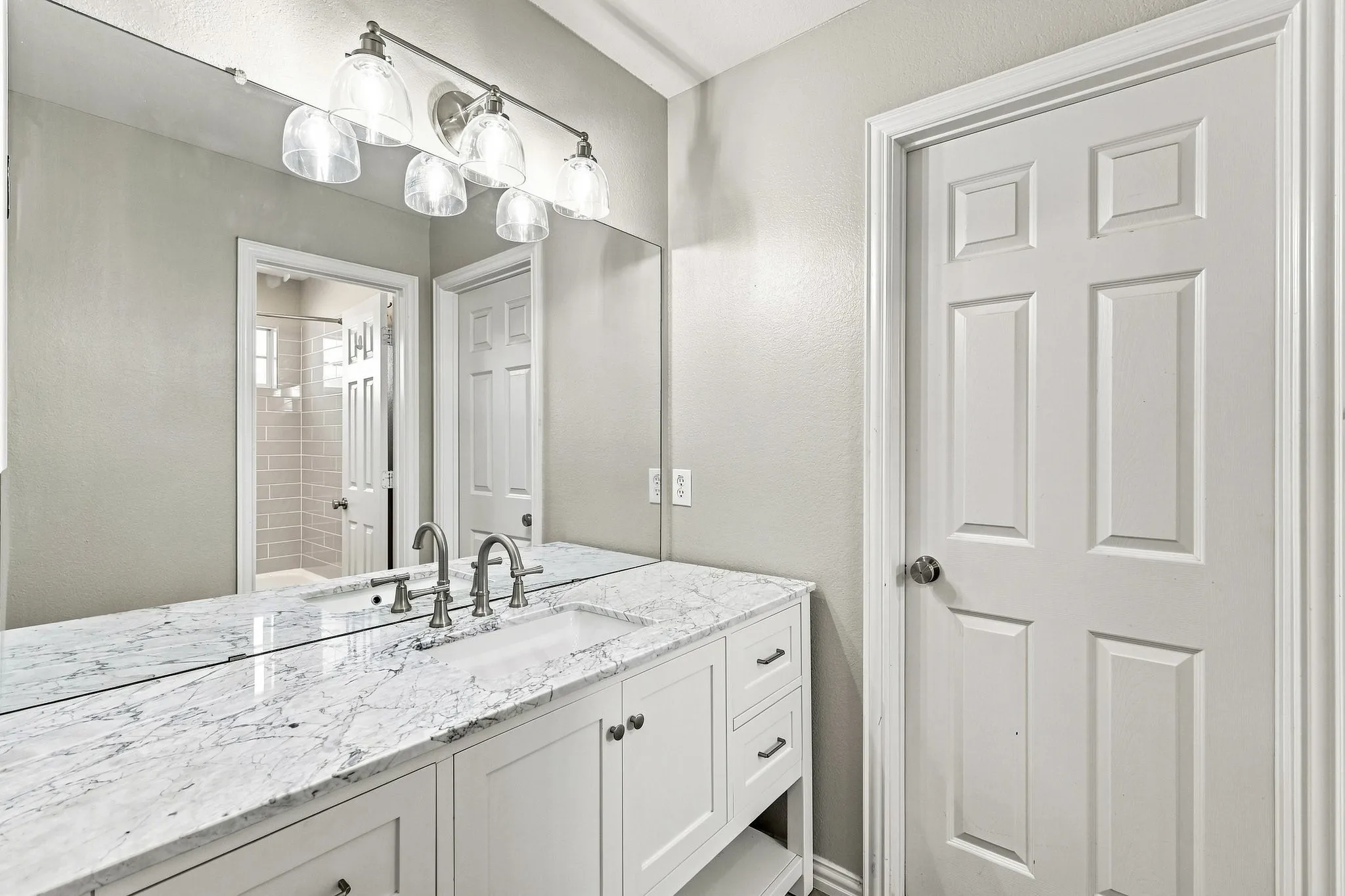 Single Family Residence For Sale in Denton County , 3908 Kimberly Drive, Flower Mound, Texas 75022, 4 Bedroom, 4 Bathroom, 2 Garage spaces, 3,180 Sqft, built in 2000, mls#21352162, Real Estate Agent in Flower Mound, Homes For Sale in Denton county, Homes For Sale in Flower Mound, Realtor in Flower Mound Texas, Real Estate Brokerage Independent Realty Texas, Luminita Cordes Realtor