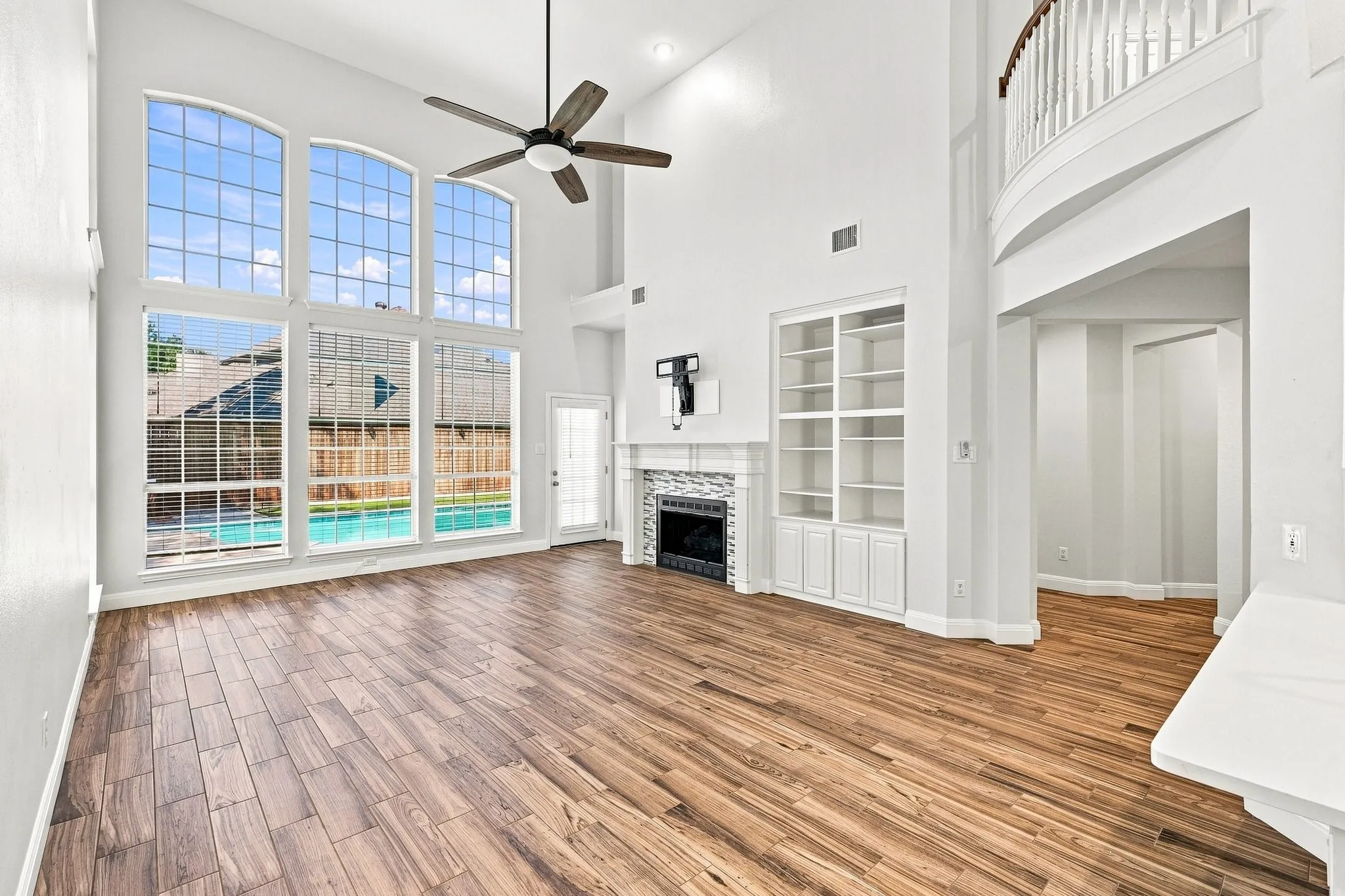 The windows and view of the pool in this room are fabulous!