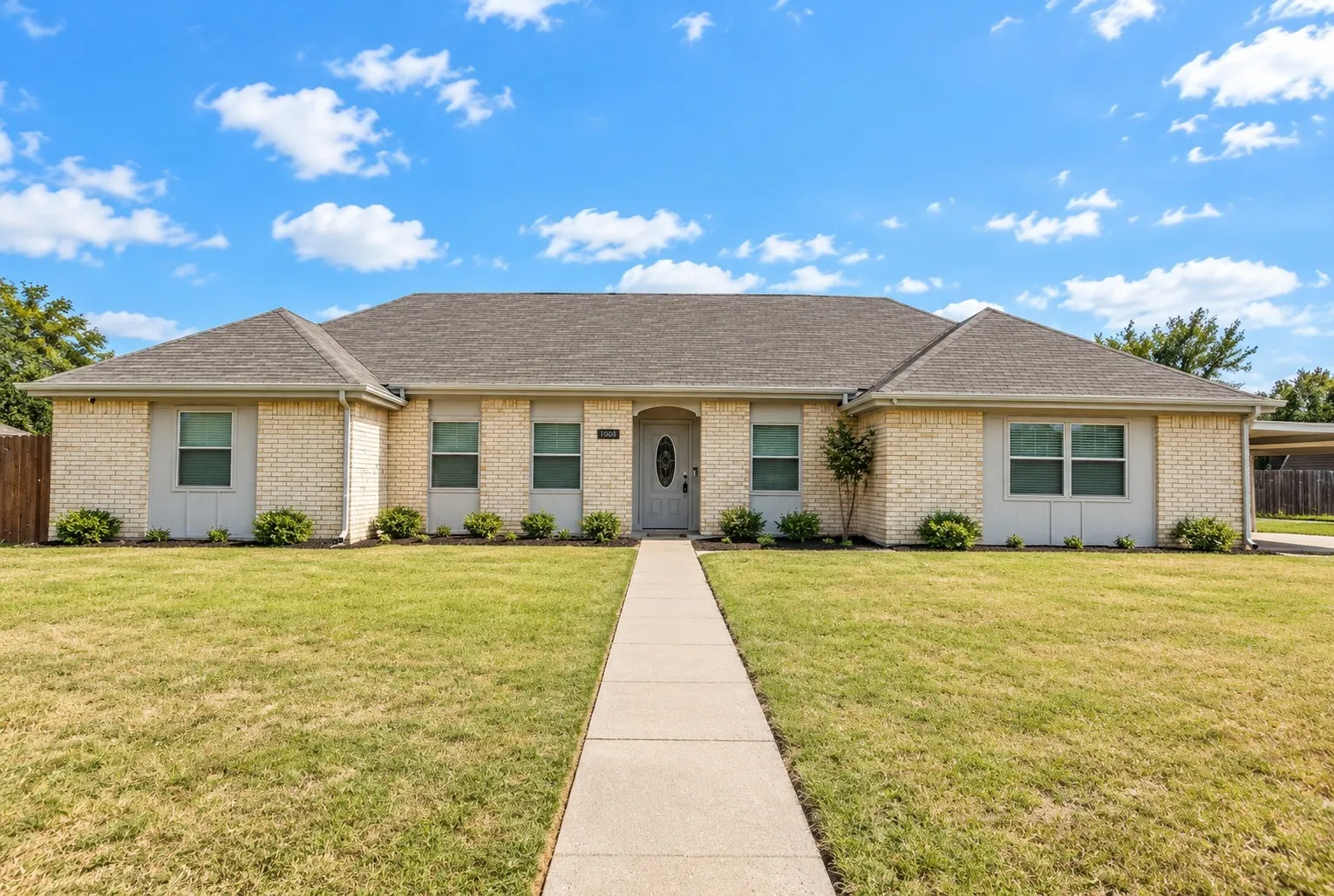 Single Family Residence For Rent in Limestone County , 1000 La Villeta Street, Mexia, Texas 76667, 3 Bedroom, 2 Bathroom, Garage spaces, 2,062 Sqft, built in 1982, mls#21354789, Real Estate Agent in Mexia, Homes For Rent in Limestone county, Homes For Rent in Mexia, Realtor in Mexia Texas, Real Estate Brokerage Independent Realty Texas, Luminita Cordes Realtor