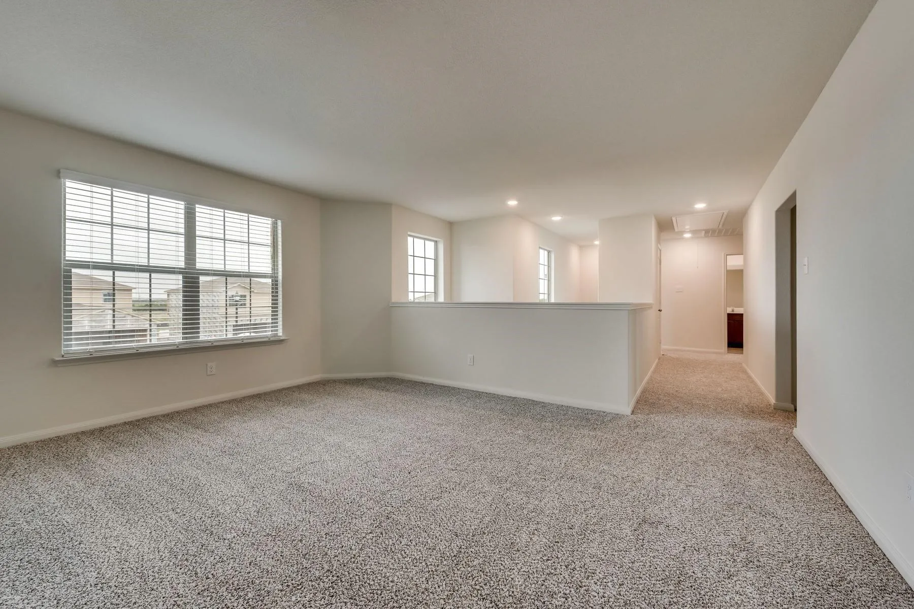 Single Family Residence For Rent in Dallas County , 644 aqueduct Drive, Seagoville, Texas 75159, 4 Bedroom, 3 Bathroom, 2 Garage spaces, 2,588 Sqft, built in 2021, mls#21354943, Real Estate Agent in Seagoville, Homes For Rent in Dallas county, Homes For Rent in Seagoville, Realtor in Seagoville Texas, Real Estate Brokerage Independent Realty Texas, Luminita Cordes Realtor