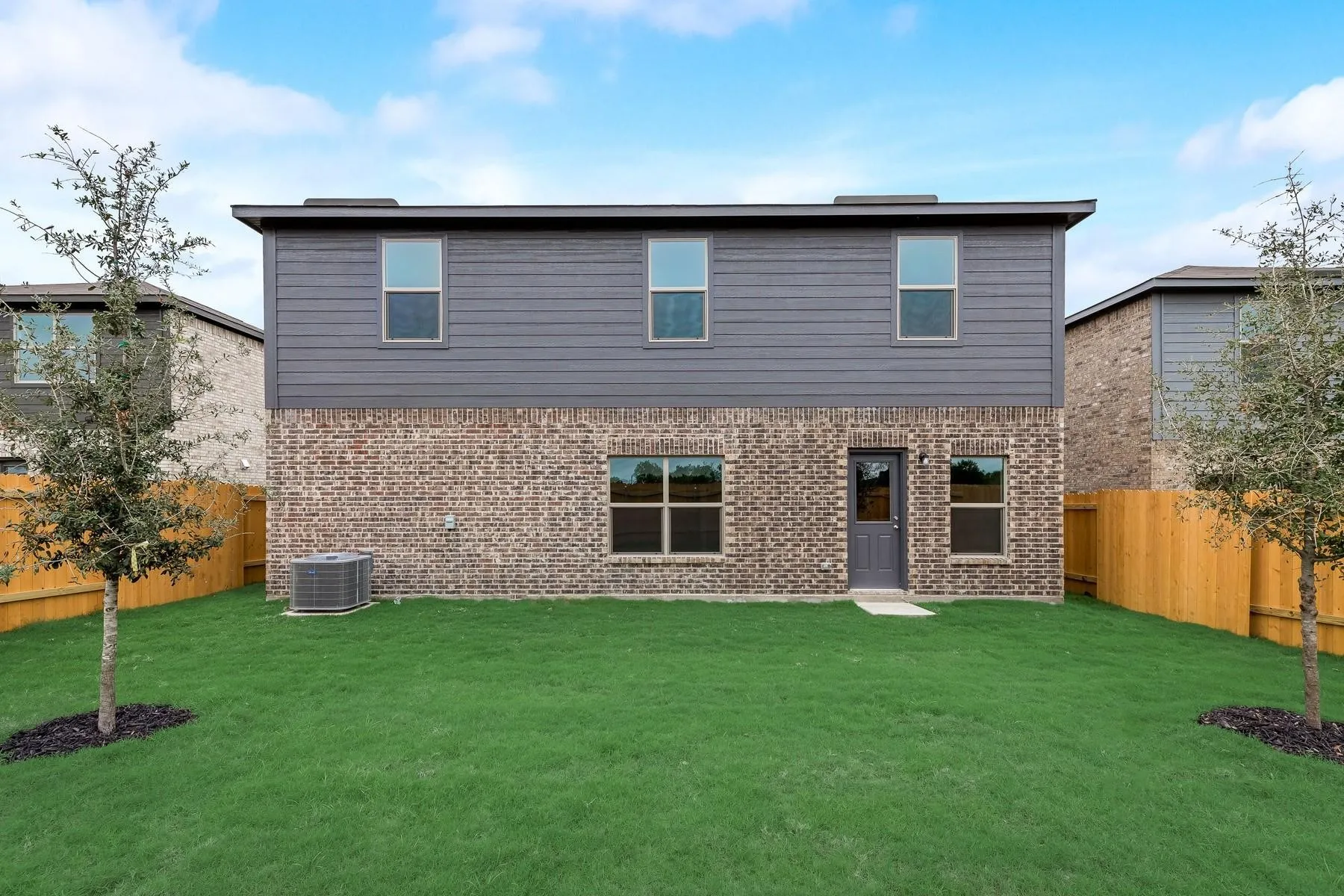 Single Family Residence For Rent in Dallas County , 644 aqueduct Drive, Seagoville, Texas 75159, 4 Bedroom, 3 Bathroom, 2 Garage spaces, 2,588 Sqft, built in 2021, mls#21354943, Real Estate Agent in Seagoville, Homes For Rent in Dallas county, Homes For Rent in Seagoville, Realtor in Seagoville Texas, Real Estate Brokerage Independent Realty Texas, Luminita Cordes Realtor