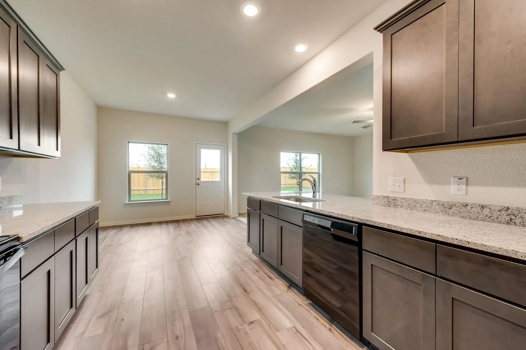 Single Family Residence For Rent in Dallas County , 644 aqueduct Drive, Seagoville, Texas 75159, 4 Bedroom, 3 Bathroom, 2 Garage spaces, 2,588 Sqft, built in 2021, mls#21354943, Real Estate Agent in Seagoville, Homes For Rent in Dallas county, Homes For Rent in Seagoville, Realtor in Seagoville Texas, Real Estate Brokerage Independent Realty Texas, Luminita Cordes Realtor