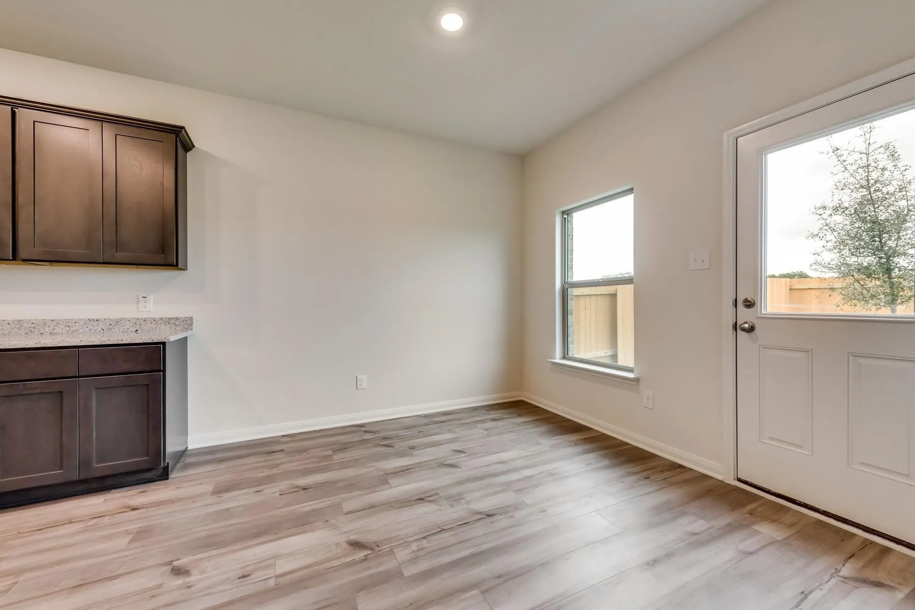 Single Family Residence For Rent in Dallas County , 644 aqueduct Drive, Seagoville, Texas 75159, 4 Bedroom, 3 Bathroom, 2 Garage spaces, 2,588 Sqft, built in 2021, mls#21354943, Real Estate Agent in Seagoville, Homes For Rent in Dallas county, Homes For Rent in Seagoville, Realtor in Seagoville Texas, Real Estate Brokerage Independent Realty Texas, Luminita Cordes Realtor