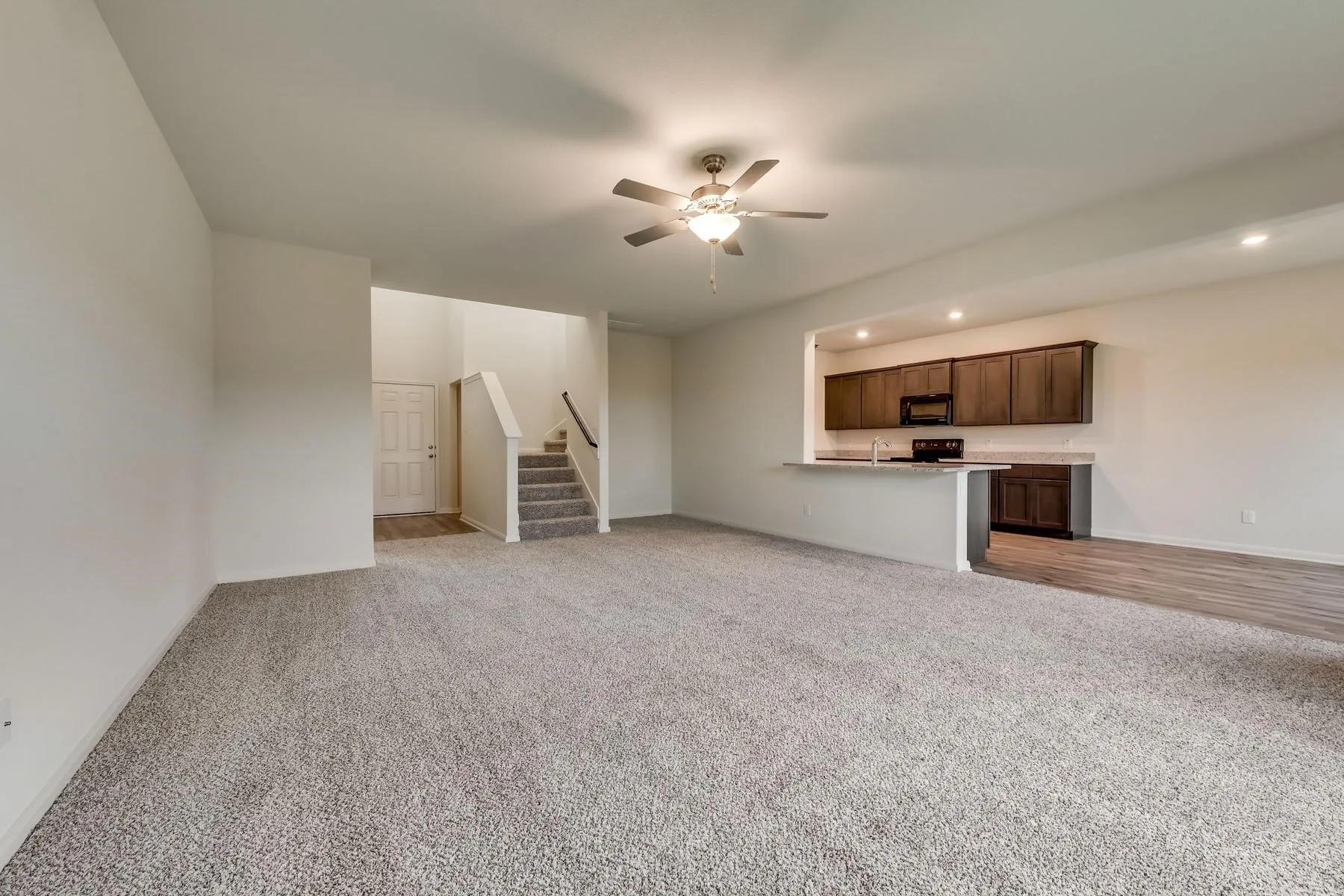 Single Family Residence For Rent in Dallas County , 644 aqueduct Drive, Seagoville, Texas 75159, 4 Bedroom, 3 Bathroom, 2 Garage spaces, 2,588 Sqft, built in 2021, mls#21354943, Real Estate Agent in Seagoville, Homes For Rent in Dallas county, Homes For Rent in Seagoville, Realtor in Seagoville Texas, Real Estate Brokerage Independent Realty Texas, Luminita Cordes Realtor