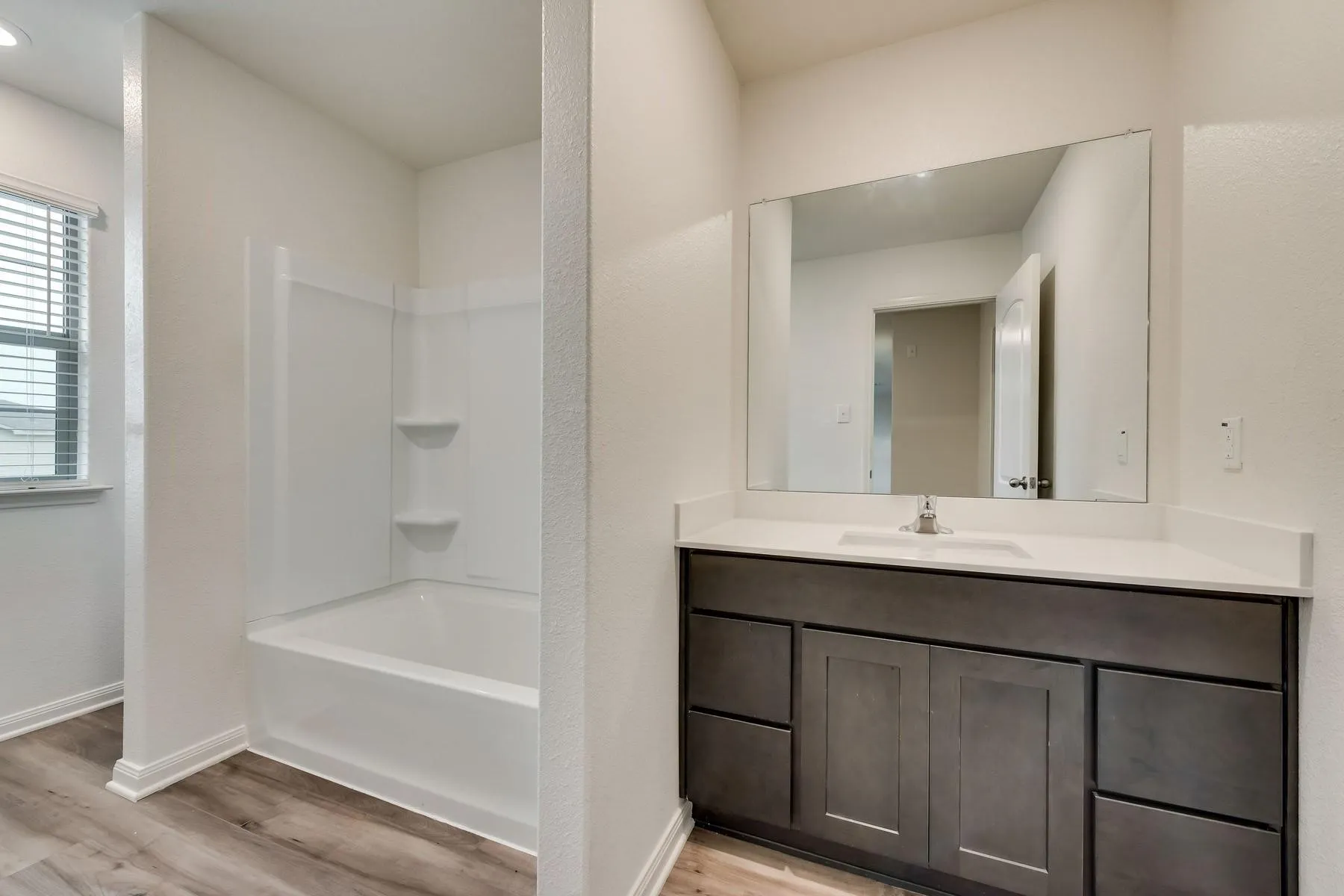 Single Family Residence For Rent in Dallas County , 644 aqueduct Drive, Seagoville, Texas 75159, 4 Bedroom, 3 Bathroom, 2 Garage spaces, 2,588 Sqft, built in 2021, mls#21354943, Real Estate Agent in Seagoville, Homes For Rent in Dallas county, Homes For Rent in Seagoville, Realtor in Seagoville Texas, Real Estate Brokerage Independent Realty Texas, Luminita Cordes Realtor