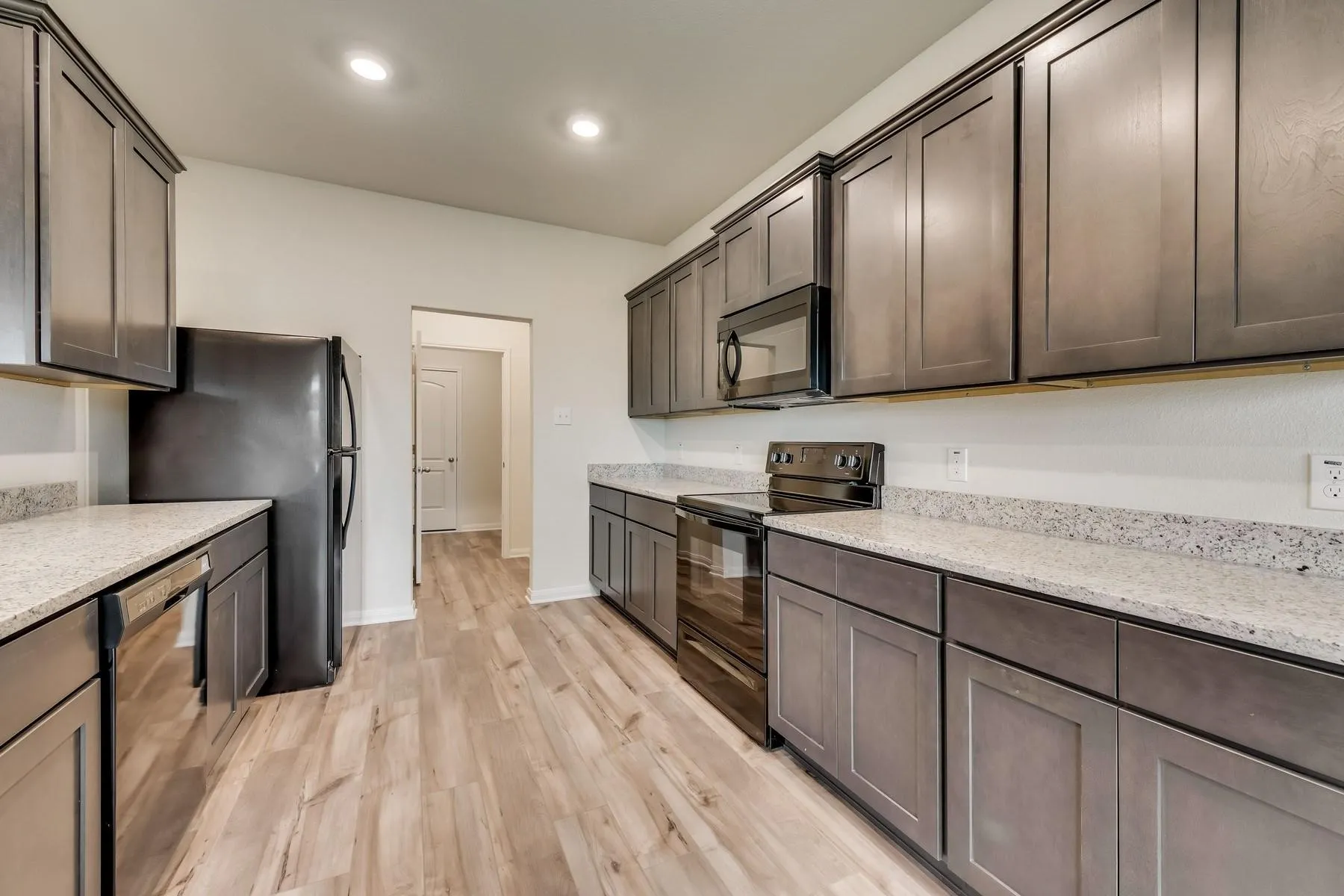 Single Family Residence For Rent in Dallas County , 644 aqueduct Drive, Seagoville, Texas 75159, 4 Bedroom, 3 Bathroom, 2 Garage spaces, 2,588 Sqft, built in 2021, mls#21354943, Real Estate Agent in Seagoville, Homes For Rent in Dallas county, Homes For Rent in Seagoville, Realtor in Seagoville Texas, Real Estate Brokerage Independent Realty Texas, Luminita Cordes Realtor