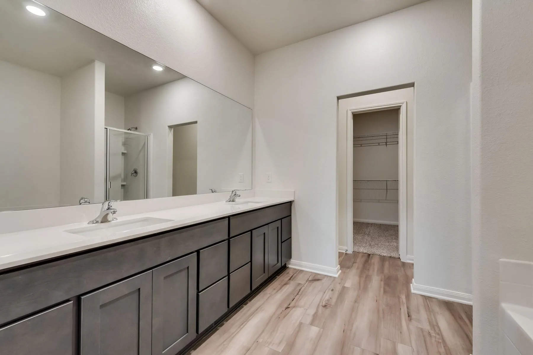 Single Family Residence For Rent in Dallas County , 644 aqueduct Drive, Seagoville, Texas 75159, 4 Bedroom, 3 Bathroom, 2 Garage spaces, 2,588 Sqft, built in 2021, mls#21354943, Real Estate Agent in Seagoville, Homes For Rent in Dallas county, Homes For Rent in Seagoville, Realtor in Seagoville Texas, Real Estate Brokerage Independent Realty Texas, Luminita Cordes Realtor