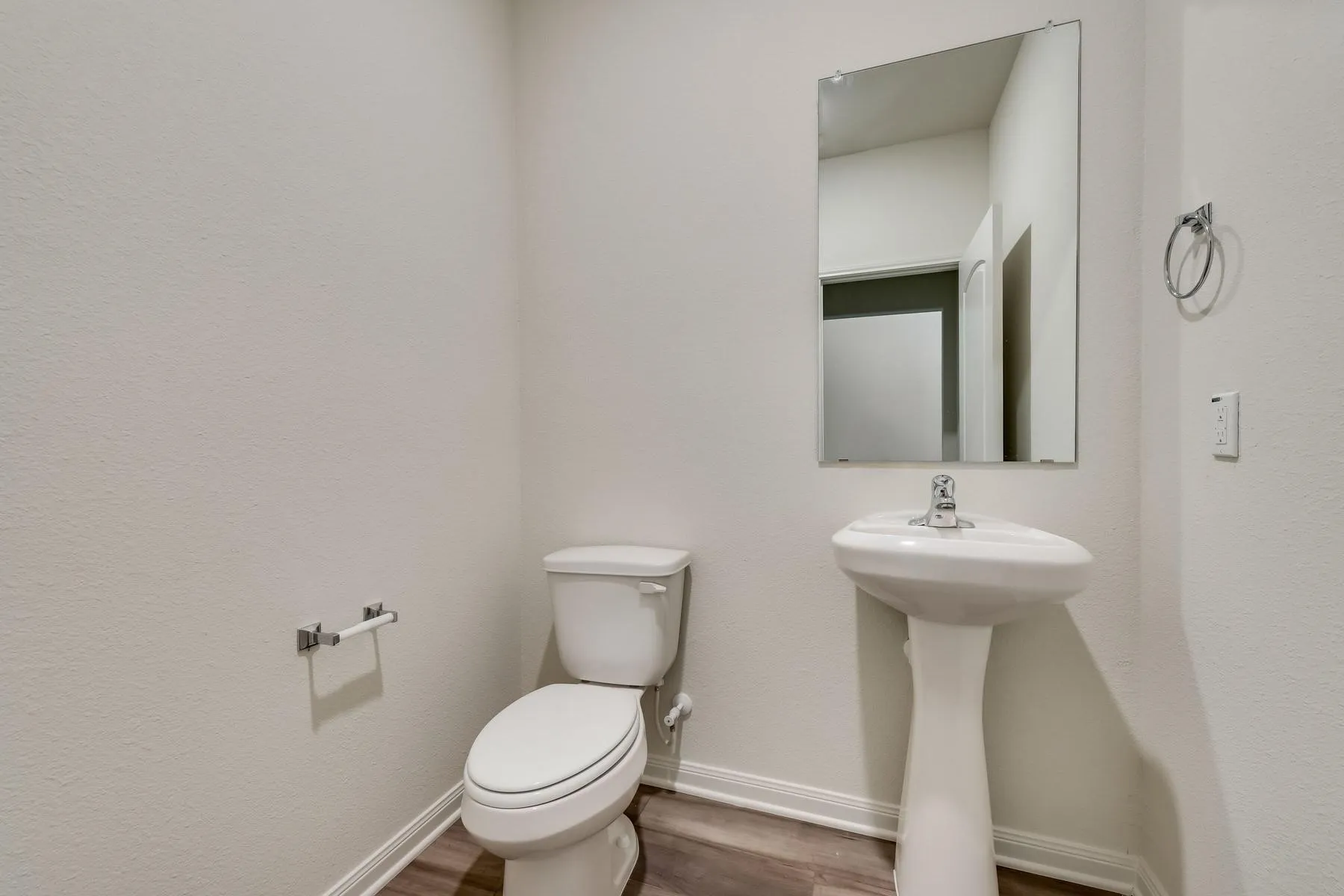 Single Family Residence For Rent in Dallas County , 644 aqueduct Drive, Seagoville, Texas 75159, 4 Bedroom, 3 Bathroom, 2 Garage spaces, 2,588 Sqft, built in 2021, mls#21354943, Real Estate Agent in Seagoville, Homes For Rent in Dallas county, Homes For Rent in Seagoville, Realtor in Seagoville Texas, Real Estate Brokerage Independent Realty Texas, Luminita Cordes Realtor