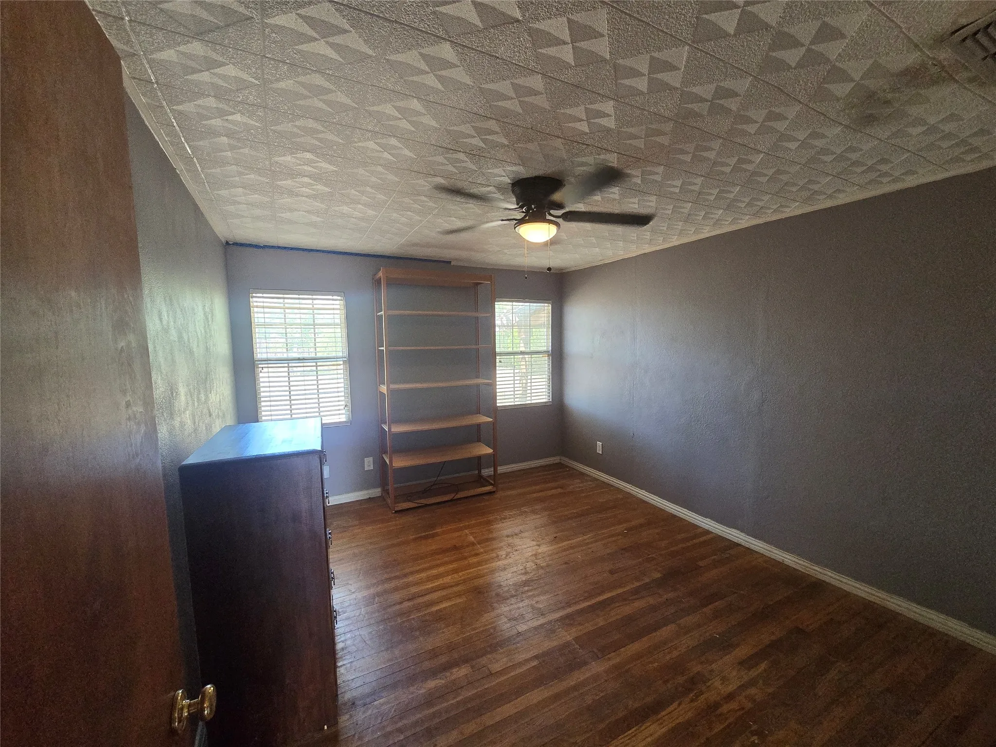 Single Family Residence For Sale in Taylor County , 1366 Peach Street, Abilene, Texas 79602, 3 Bedroom, 1 Bathroom, 1 Garage spaces, 1,094 Sqft, built in 1951, mls#21354947, Real Estate Agent in Abilene, Homes For Sale in Taylor county, Homes For Sale in Abilene, Realtor in Abilene Texas, Real Estate Brokerage Independent Realty Texas, Luminita Cordes Realtor