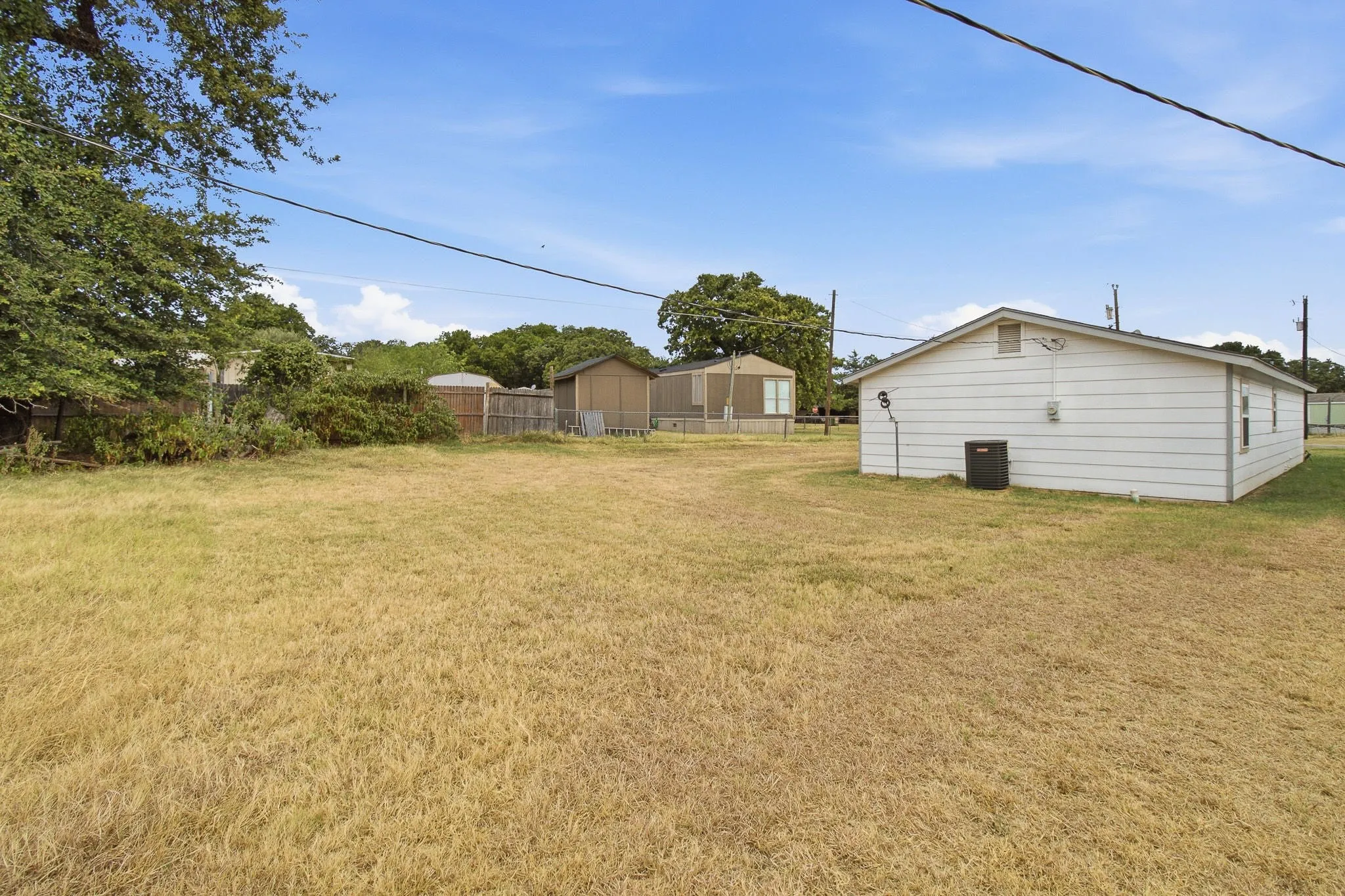 Single Family Residence For Rent in Tarrant County , 1504 Coral Cut Off, Pelican Bay, Texas 76020, 2 Bedroom, 1 Bathroom, 1 Garage spaces, 696 Sqft, built in 1985, mls#21354262, Real Estate Agent in Pelican Bay, Homes For Rent in Tarrant county, Homes For Rent in Pelican Bay, Realtor in Pelican Bay Texas, Real Estate Brokerage Independent Realty Texas, Luminita Cordes Realtor