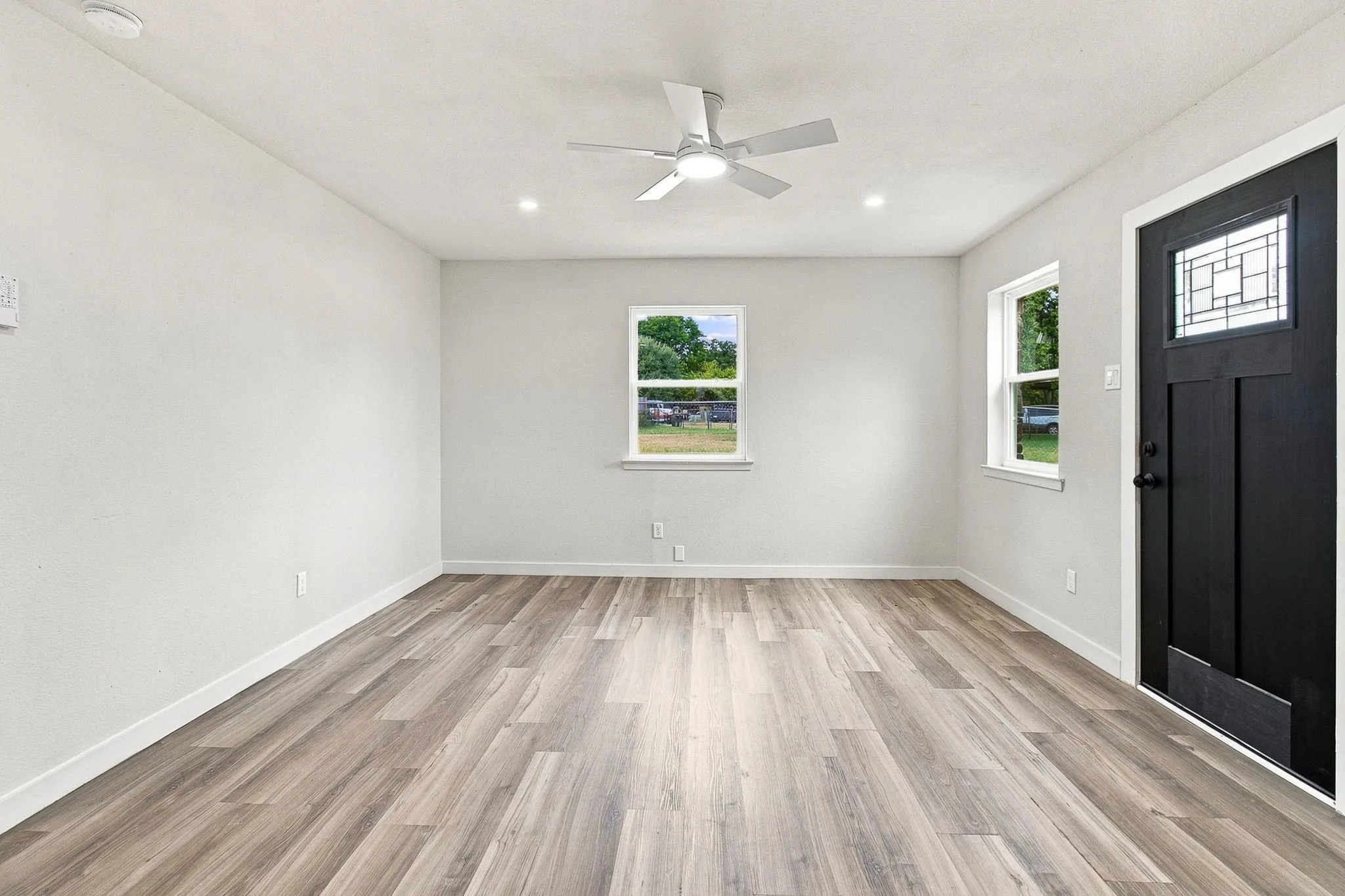Single Family Residence For Rent in Tarrant County , 1504 Coral Cut Off, Pelican Bay, Texas 76020, 2 Bedroom, 1 Bathroom, 1 Garage spaces, 696 Sqft, built in 1985, mls#21354262, Real Estate Agent in Pelican Bay, Homes For Rent in Tarrant county, Homes For Rent in Pelican Bay, Realtor in Pelican Bay Texas, Real Estate Brokerage Independent Realty Texas, Luminita Cordes Realtor