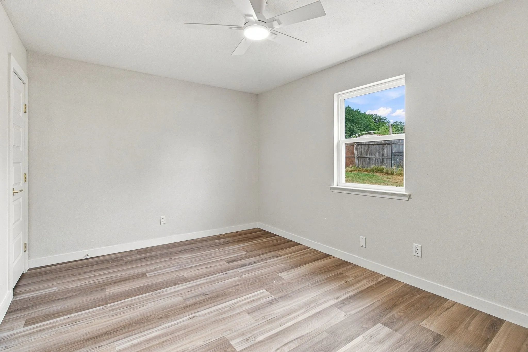 Single Family Residence For Rent in Tarrant County , 1504 Coral Cut Off, Pelican Bay, Texas 76020, 2 Bedroom, 1 Bathroom, 1 Garage spaces, 696 Sqft, built in 1985, mls#21354262, Real Estate Agent in Pelican Bay, Homes For Rent in Tarrant county, Homes For Rent in Pelican Bay, Realtor in Pelican Bay Texas, Real Estate Brokerage Independent Realty Texas, Luminita Cordes Realtor