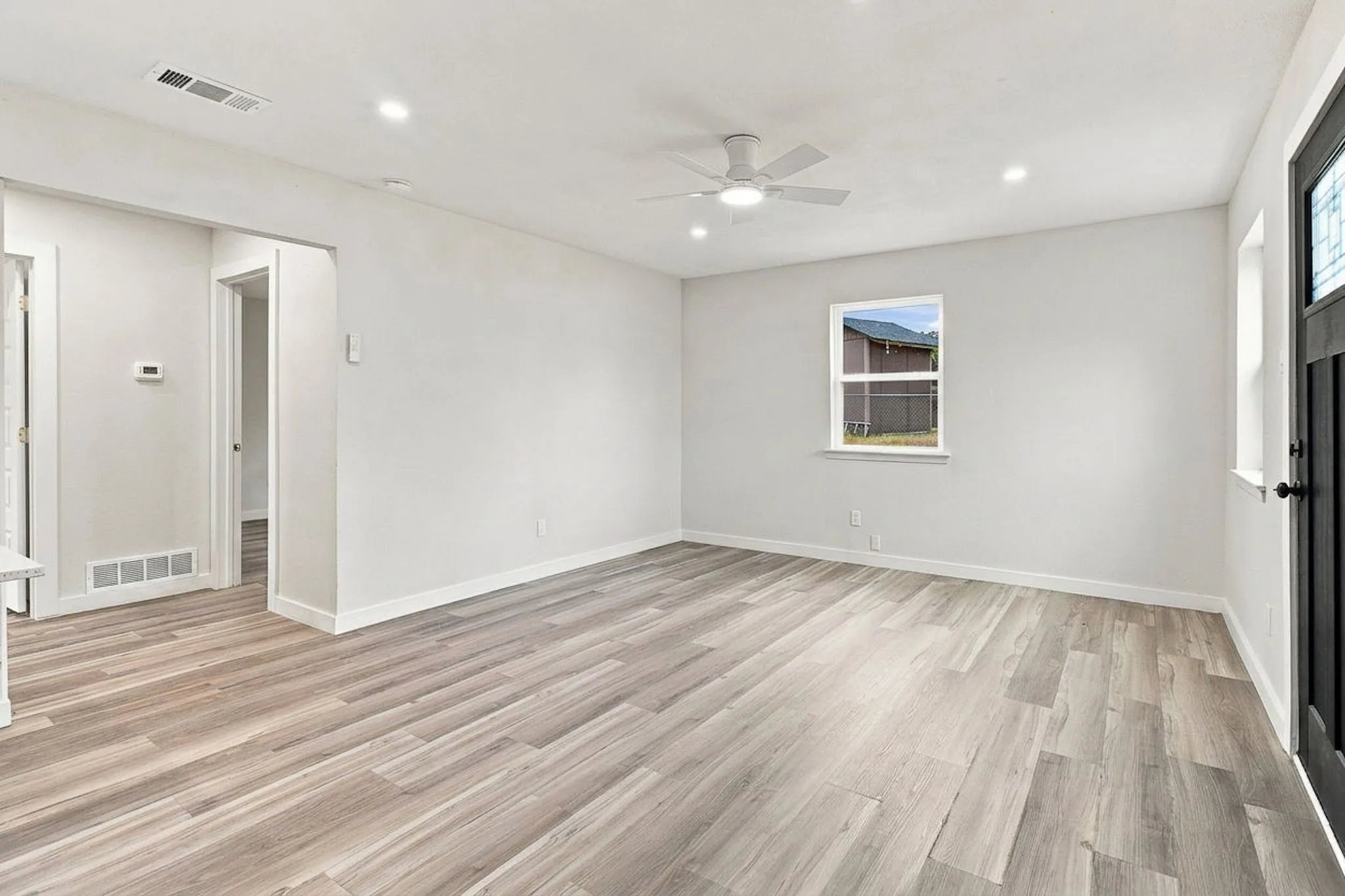 Single Family Residence For Rent in Tarrant County , 1504 Coral Cut Off, Pelican Bay, Texas 76020, 2 Bedroom, 1 Bathroom, 1 Garage spaces, 696 Sqft, built in 1985, mls#21354262, Real Estate Agent in Pelican Bay, Homes For Rent in Tarrant county, Homes For Rent in Pelican Bay, Realtor in Pelican Bay Texas, Real Estate Brokerage Independent Realty Texas, Luminita Cordes Realtor