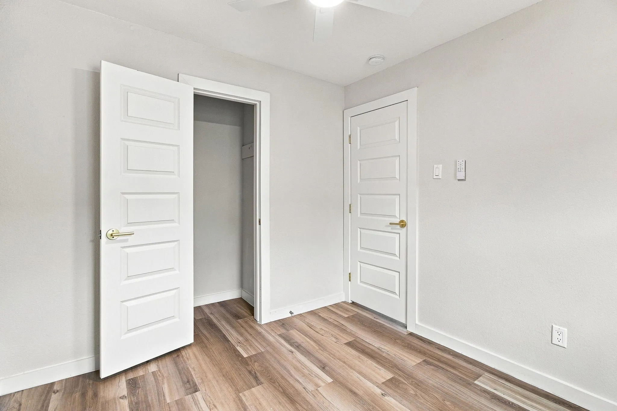 Single Family Residence For Rent in Tarrant County , 1504 Coral Cut Off, Pelican Bay, Texas 76020, 2 Bedroom, 1 Bathroom, 1 Garage spaces, 696 Sqft, built in 1985, mls#21354262, Real Estate Agent in Pelican Bay, Homes For Rent in Tarrant county, Homes For Rent in Pelican Bay, Realtor in Pelican Bay Texas, Real Estate Brokerage Independent Realty Texas, Luminita Cordes Realtor