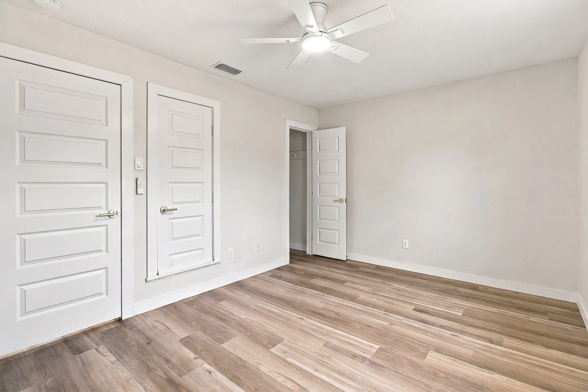 Single Family Residence For Rent in Tarrant County , 1504 Coral Cut Off, Pelican Bay, Texas 76020, 2 Bedroom, 1 Bathroom, 1 Garage spaces, 696 Sqft, built in 1985, mls#21354262, Real Estate Agent in Pelican Bay, Homes For Rent in Tarrant county, Homes For Rent in Pelican Bay, Realtor in Pelican Bay Texas, Real Estate Brokerage Independent Realty Texas, Luminita Cordes Realtor