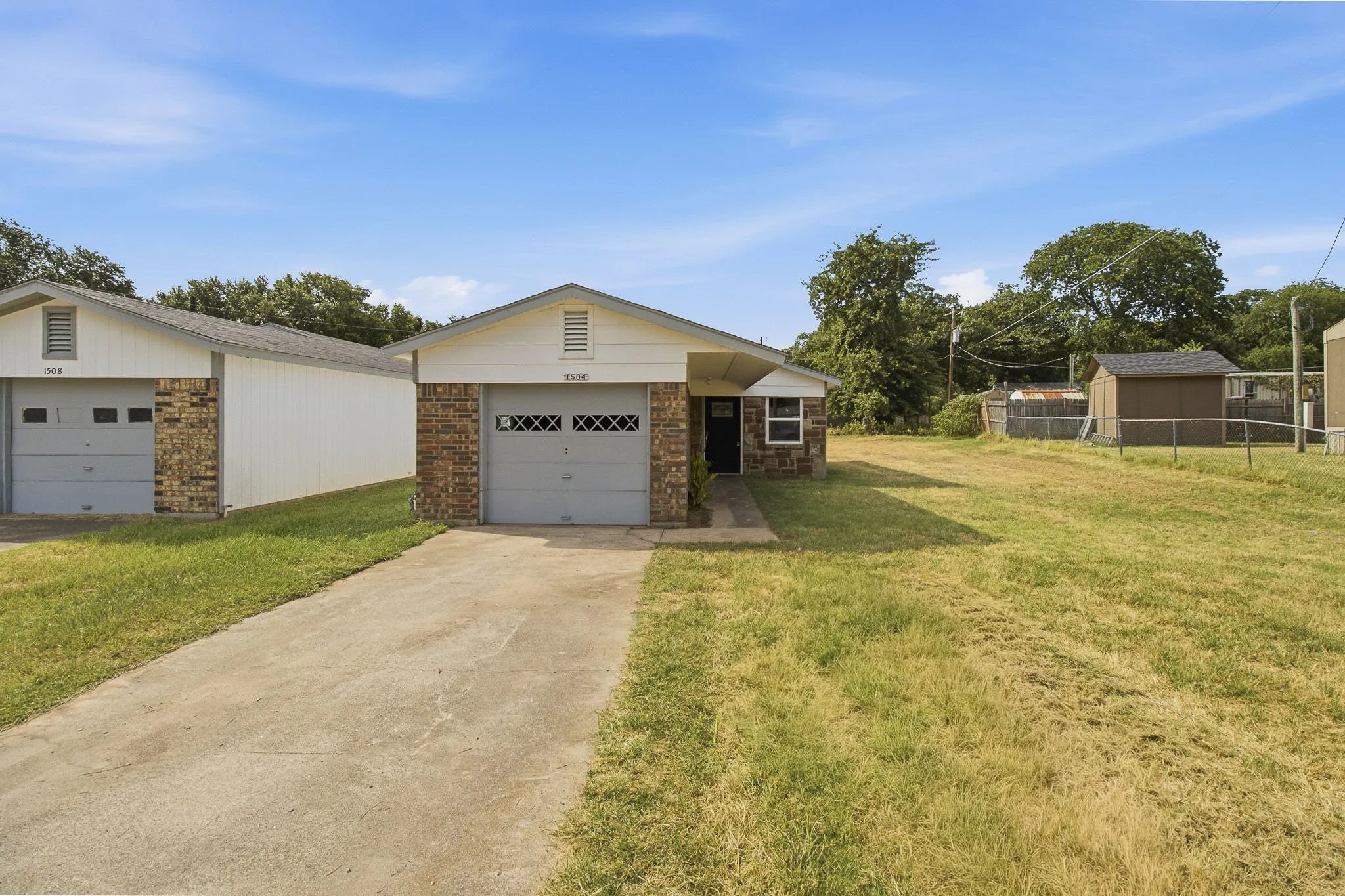 Single Family Residence For Rent in Tarrant County , 1504 Coral Cut Off, Pelican Bay, Texas 76020, 2 Bedroom, 1 Bathroom, 1 Garage spaces, 696 Sqft, built in 1985, mls#21354262, Real Estate Agent in Pelican Bay, Homes For Rent in Tarrant county, Homes For Rent in Pelican Bay, Realtor in Pelican Bay Texas, Real Estate Brokerage Independent Realty Texas, Luminita Cordes Realtor