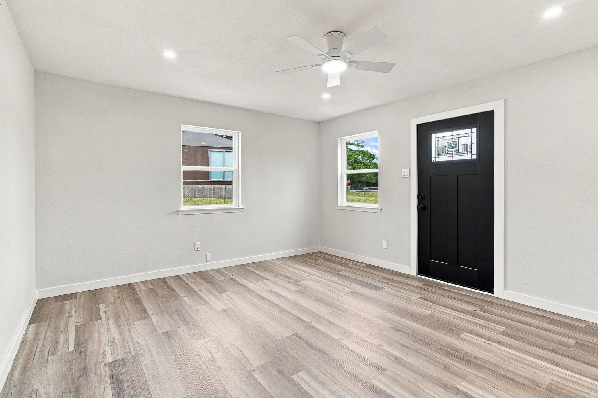 Single Family Residence For Rent in Tarrant County , 1504 Coral Cut Off, Pelican Bay, Texas 76020, 2 Bedroom, 1 Bathroom, 1 Garage spaces, 696 Sqft, built in 1985, mls#21354262, Real Estate Agent in Pelican Bay, Homes For Rent in Tarrant county, Homes For Rent in Pelican Bay, Realtor in Pelican Bay Texas, Real Estate Brokerage Independent Realty Texas, Luminita Cordes Realtor