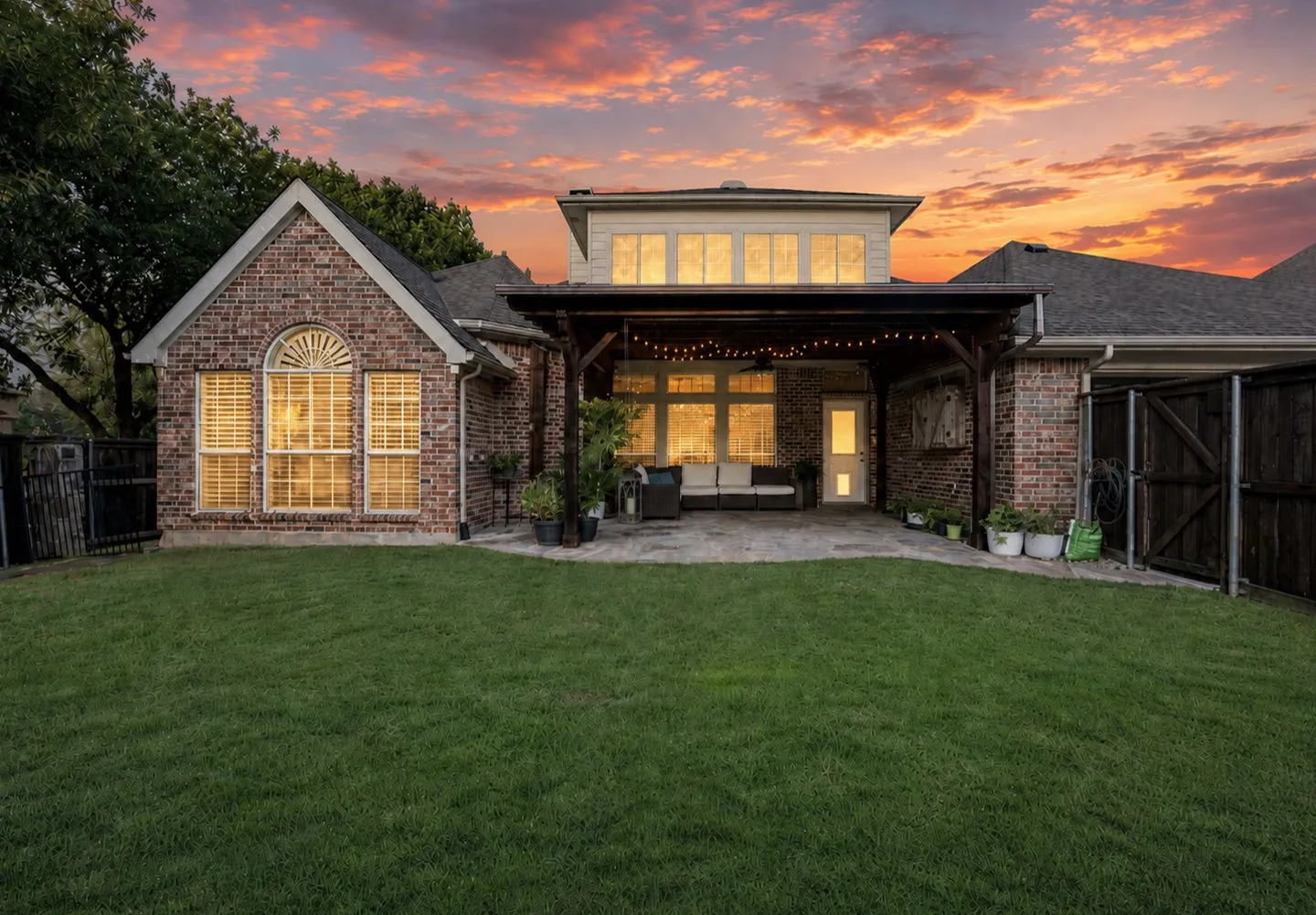 Single Family Residence For Sale in Denton County , 804 SWORD BRIDGE Drive, Lewisville, Texas 75056, 4 Bedroom, 4 Bathroom, 2 Garage spaces, 3,800 Sqft, built in 2004, mls#21332631, Real Estate Agent in Lewisville, Homes For Sale in Denton county, Homes For Sale in Lewisville, Realtor in Lewisville Texas, Real Estate Brokerage Independent Realty Texas, Luminita Cordes Realtor
