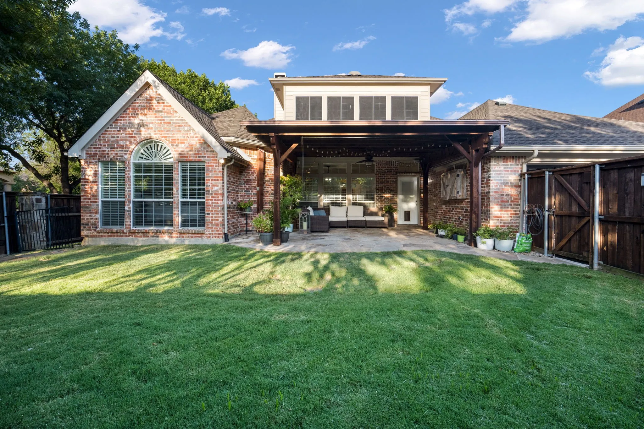 Single Family Residence For Sale in Denton County , 804 SWORD BRIDGE Drive, Lewisville, Texas 75056, 4 Bedroom, 4 Bathroom, 2 Garage spaces, 3,800 Sqft, built in 2004, mls#21332631, Real Estate Agent in Lewisville, Homes For Sale in Denton county, Homes For Sale in Lewisville, Realtor in Lewisville Texas, Real Estate Brokerage Independent Realty Texas, Luminita Cordes Realtor