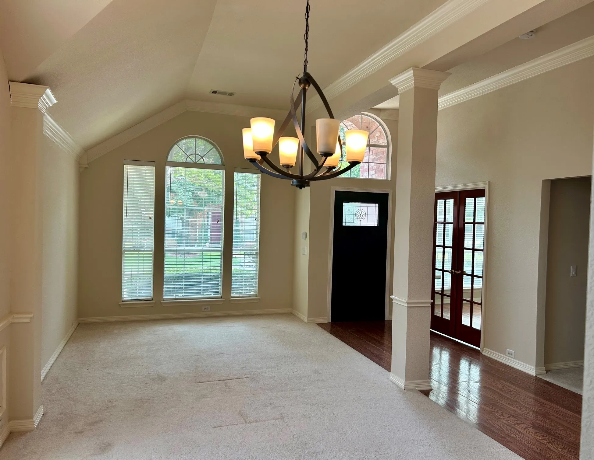 Single Family Residence For Sale in Denton County , 409 Crestview Point Drive, Lewisville, Texas 75067, 4 Bedroom, 2 Bathroom, 2 Garage spaces, 2,113 Sqft, built in 1997, mls#21354728, Real Estate Agent in Lewisville, Homes For Sale in Denton county, Homes For Sale in Lewisville, Realtor in Lewisville Texas, Real Estate Brokerage Independent Realty Texas, Luminita Cordes Realtor