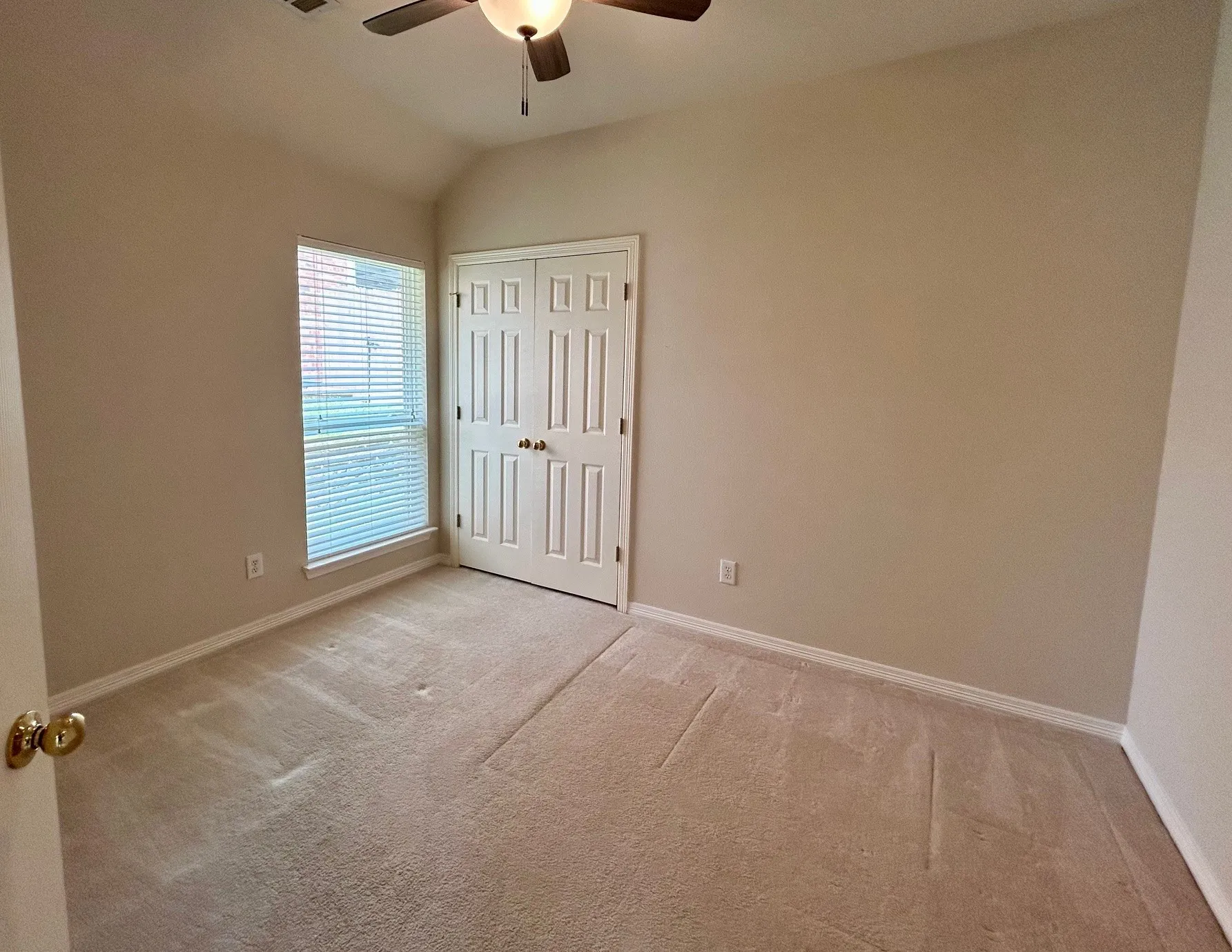 Single Family Residence For Sale in Denton County , 409 Crestview Point Drive, Lewisville, Texas 75067, 4 Bedroom, 2 Bathroom, 2 Garage spaces, 2,113 Sqft, built in 1997, mls#21354728, Real Estate Agent in Lewisville, Homes For Sale in Denton county, Homes For Sale in Lewisville, Realtor in Lewisville Texas, Real Estate Brokerage Independent Realty Texas, Luminita Cordes Realtor