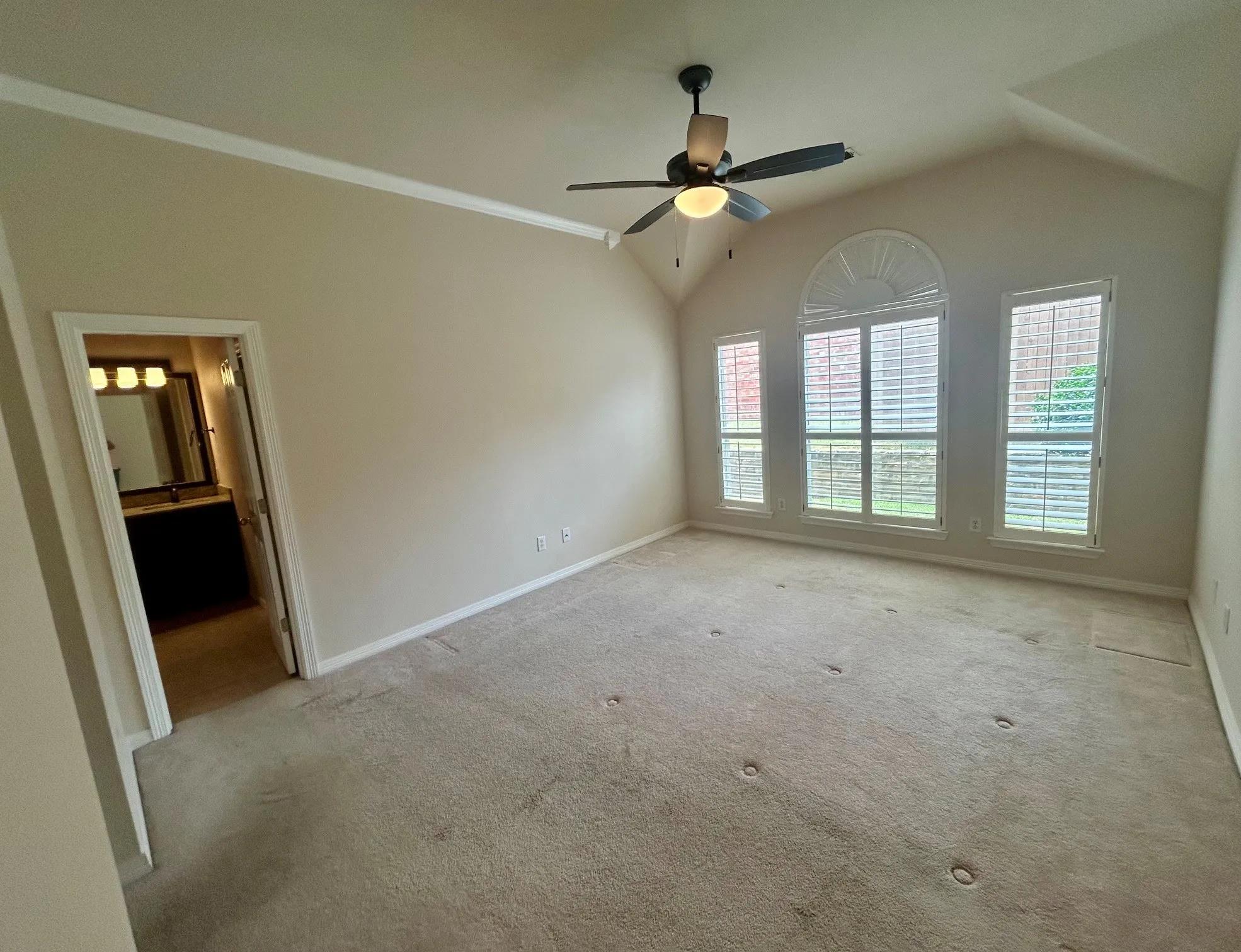 Single Family Residence For Sale in Denton County , 409 Crestview Point Drive, Lewisville, Texas 75067, 4 Bedroom, 2 Bathroom, 2 Garage spaces, 2,113 Sqft, built in 1997, mls#21354728, Real Estate Agent in Lewisville, Homes For Sale in Denton county, Homes For Sale in Lewisville, Realtor in Lewisville Texas, Real Estate Brokerage Independent Realty Texas, Luminita Cordes Realtor
