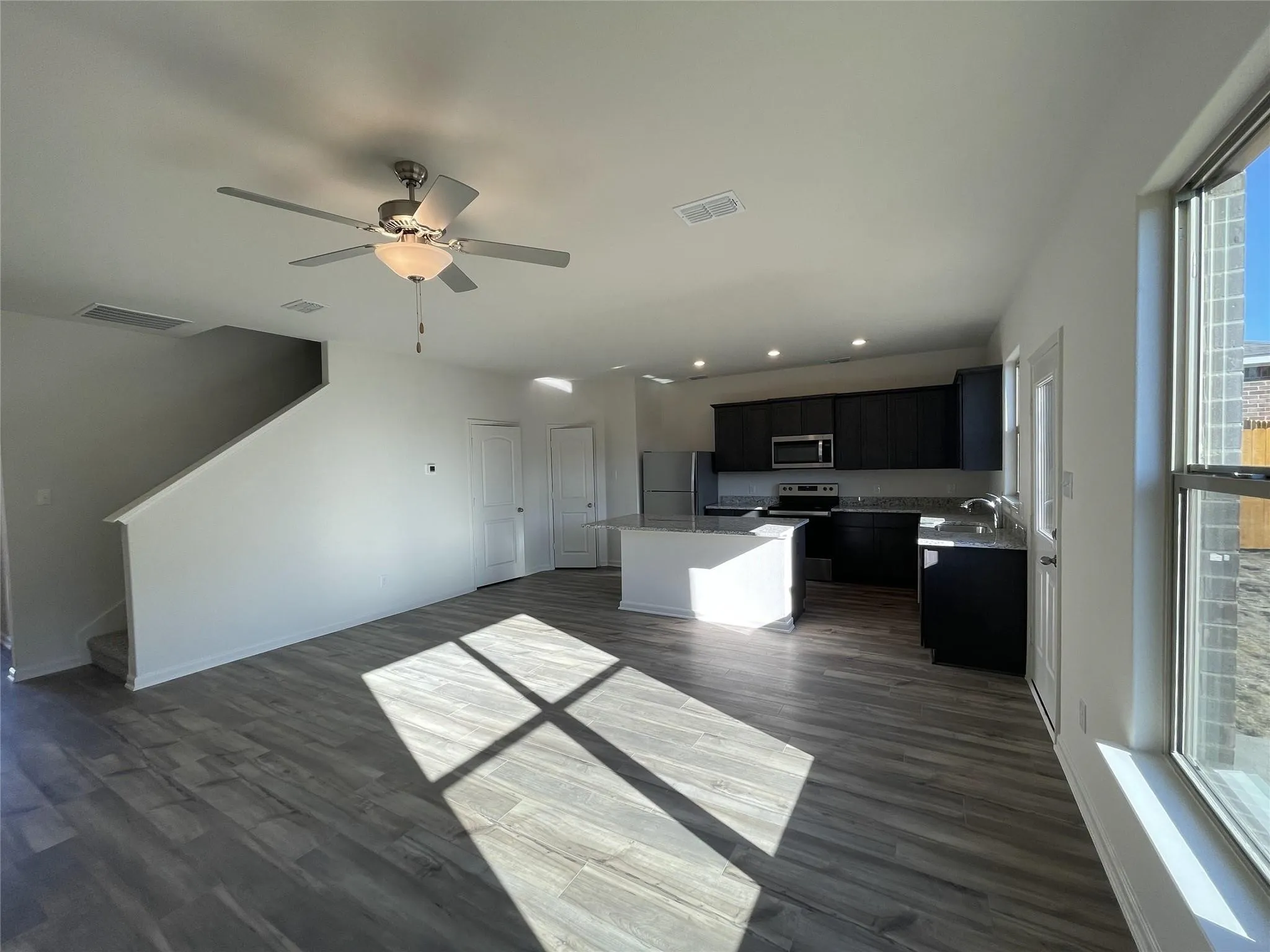 Single Family Residence For Rent in Dallas County , 2103 Hialeah Drive, Seagoville, Texas 75159, 3 Bedroom, 3 Bathroom, 2 Garage spaces, 1,707 Sqft, built in 2022, mls#21354970, Real Estate Agent in Seagoville, Homes For Rent in Dallas county, Homes For Rent in Seagoville, Realtor in Seagoville Texas, Real Estate Brokerage Independent Realty Texas, Luminita Cordes Realtor
