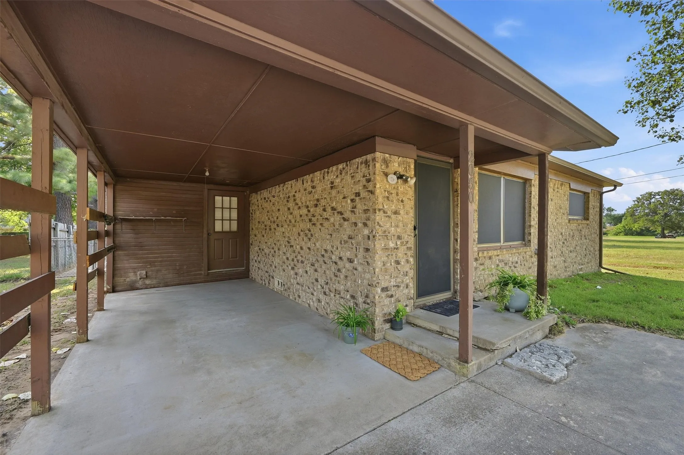 Single Family Residence For Sale in Grayson County , 2050 Avon Drive, Denison, Texas 75020, 2 Bedroom, 1 Bathroom, Garage spaces, 1,027 Sqft, built in 1957, Price $145,000, mls#21354932, Real Estate Agent in Denison, Homes For Sale in Grayson county, Homes For Sale in Denison, Realtor in Denison Texas, Real Estate Brokerage Independent Realty Texas, Luminita Cordes Realtor