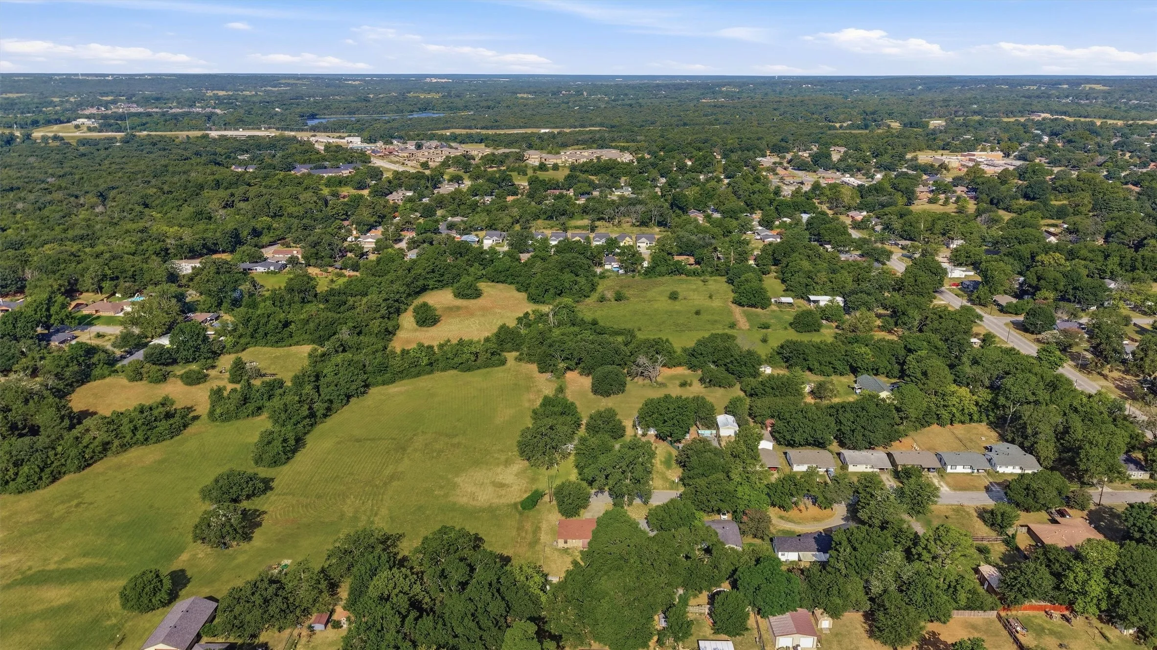 Single Family Residence For Sale in Grayson County , 2050 Avon Drive, Denison, Texas 75020, 2 Bedroom, 1 Bathroom, Garage spaces, 1,027 Sqft, built in 1957, Price $145,000, mls#21354932, Real Estate Agent in Denison, Homes For Sale in Grayson county, Homes For Sale in Denison, Realtor in Denison Texas, Real Estate Brokerage Independent Realty Texas, Luminita Cordes Realtor