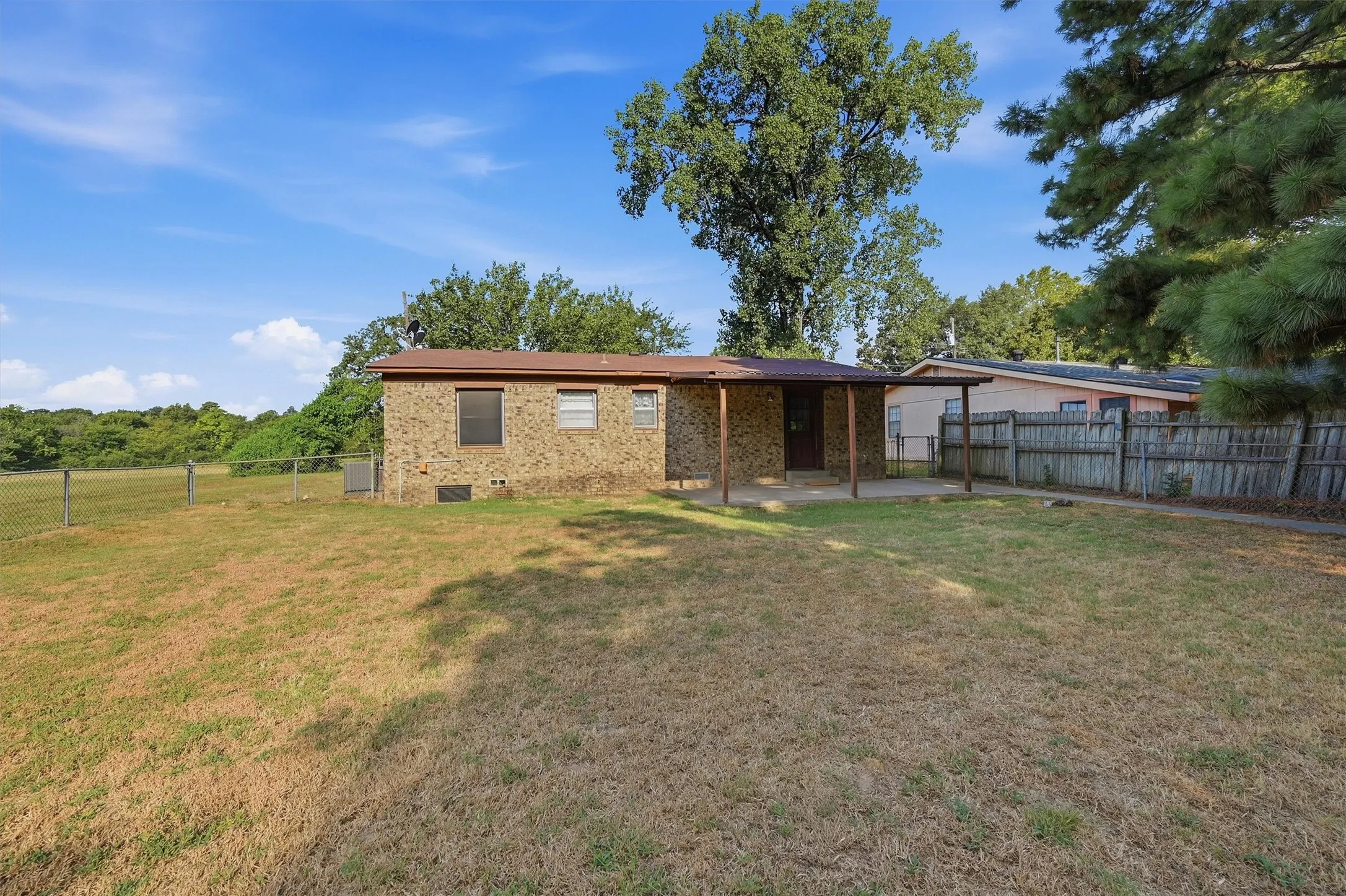 Single Family Residence For Sale in Grayson County , 2050 Avon Drive, Denison, Texas 75020, 2 Bedroom, 1 Bathroom, Garage spaces, 1,027 Sqft, built in 1957, Price $145,000, mls#21354932, Real Estate Agent in Denison, Homes For Sale in Grayson county, Homes For Sale in Denison, Realtor in Denison Texas, Real Estate Brokerage Independent Realty Texas, Luminita Cordes Realtor