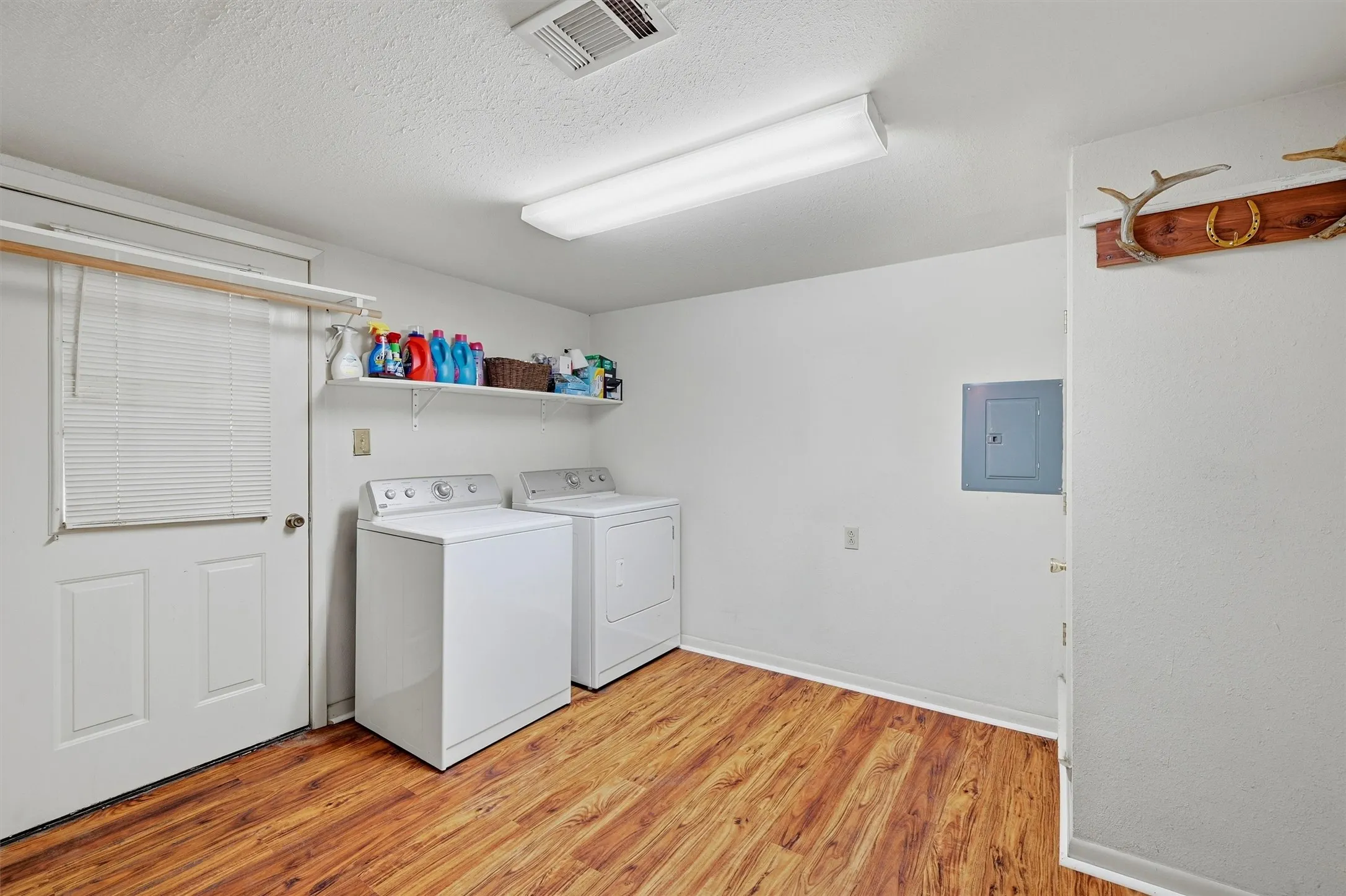 Single Family Residence For Sale in Grayson County , 2050 Avon Drive, Denison, Texas 75020, 2 Bedroom, 1 Bathroom, Garage spaces, 1,027 Sqft, built in 1957, Price $145,000, mls#21354932, Real Estate Agent in Denison, Homes For Sale in Grayson county, Homes For Sale in Denison, Realtor in Denison Texas, Real Estate Brokerage Independent Realty Texas, Luminita Cordes Realtor