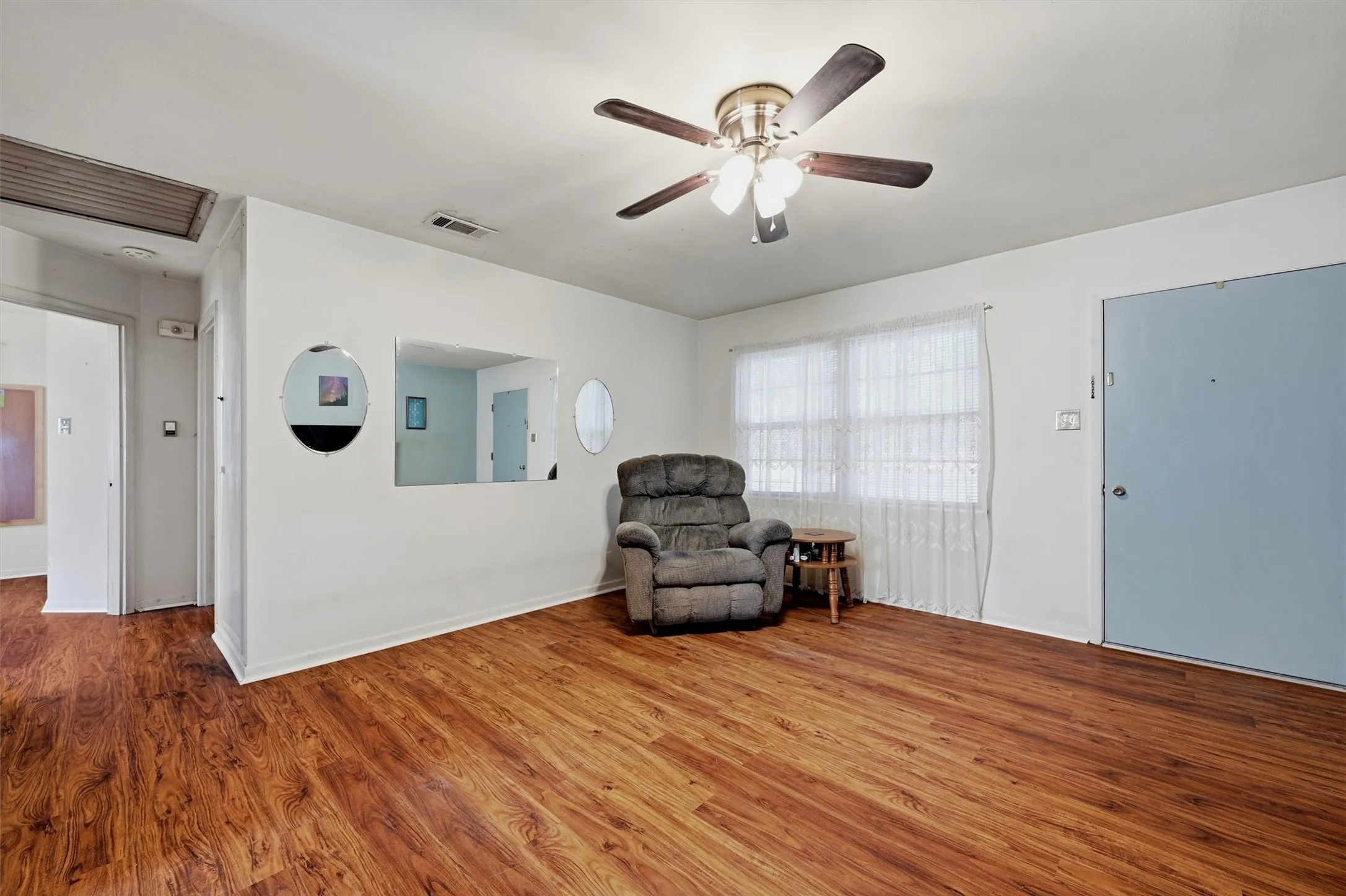 Single Family Residence For Sale in Grayson County , 2050 Avon Drive, Denison, Texas 75020, 2 Bedroom, 1 Bathroom, Garage spaces, 1,027 Sqft, built in 1957, Price $145,000, mls#21354932, Real Estate Agent in Denison, Homes For Sale in Grayson county, Homes For Sale in Denison, Realtor in Denison Texas, Real Estate Brokerage Independent Realty Texas, Luminita Cordes Realtor
