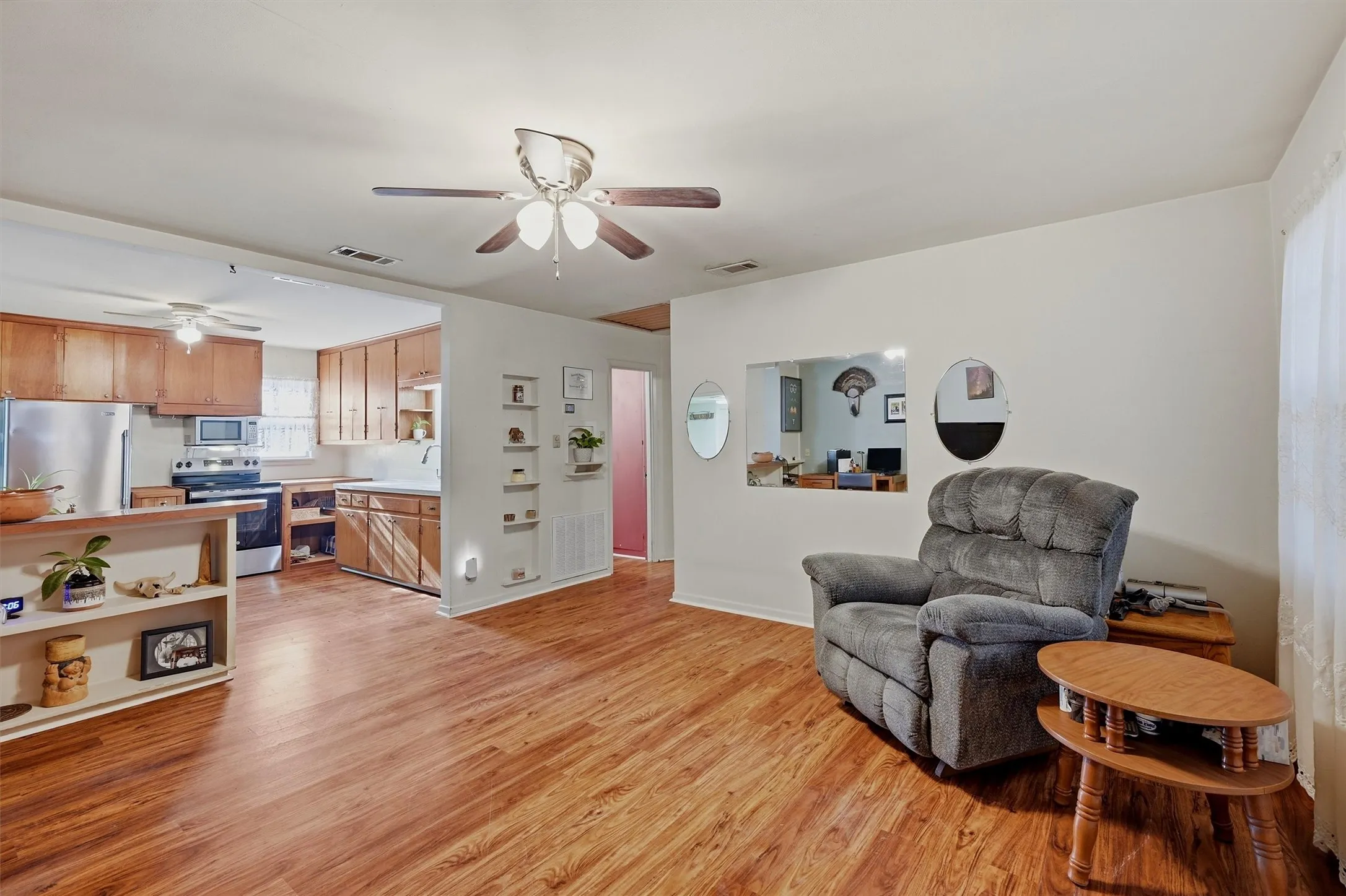 Single Family Residence For Sale in Grayson County , 2050 Avon Drive, Denison, Texas 75020, 2 Bedroom, 1 Bathroom, Garage spaces, 1,027 Sqft, built in 1957, Price $145,000, mls#21354932, Real Estate Agent in Denison, Homes For Sale in Grayson county, Homes For Sale in Denison, Realtor in Denison Texas, Real Estate Brokerage Independent Realty Texas, Luminita Cordes Realtor