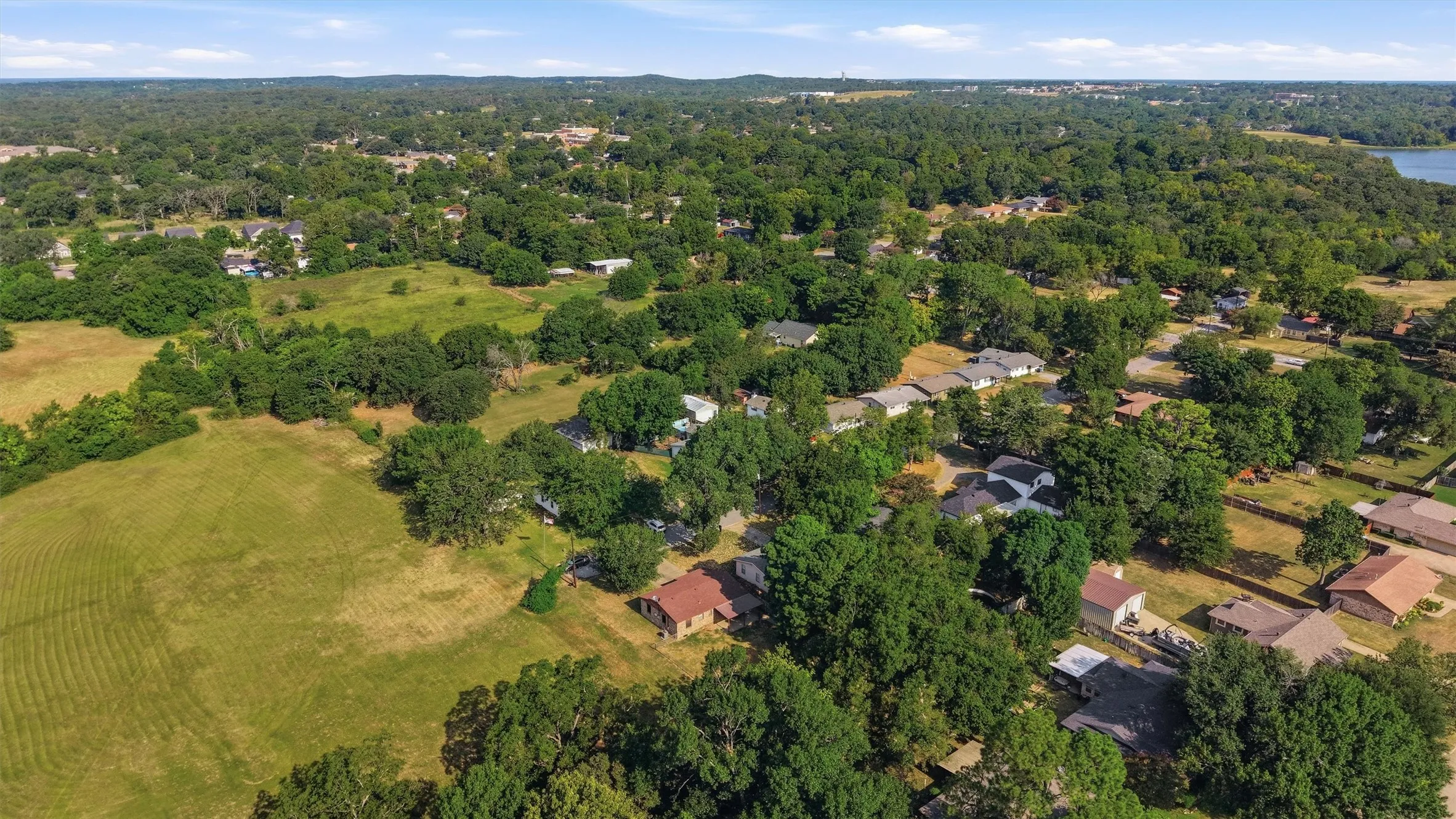 Single Family Residence For Sale in Grayson County , 2050 Avon Drive, Denison, Texas 75020, 2 Bedroom, 1 Bathroom, Garage spaces, 1,027 Sqft, built in 1957, Price $145,000, mls#21354932, Real Estate Agent in Denison, Homes For Sale in Grayson county, Homes For Sale in Denison, Realtor in Denison Texas, Real Estate Brokerage Independent Realty Texas, Luminita Cordes Realtor