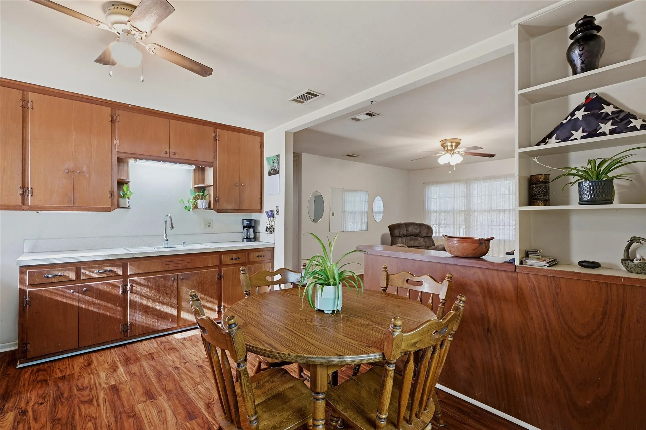 Single Family Residence For Sale in Grayson County , 2050 Avon Drive, Denison, Texas 75020, 2 Bedroom, 1 Bathroom, Garage spaces, 1,027 Sqft, built in 1957, Price $145,000, mls#21354932, Real Estate Agent in Denison, Homes For Sale in Grayson county, Homes For Sale in Denison, Realtor in Denison Texas, Real Estate Brokerage Independent Realty Texas, Luminita Cordes Realtor