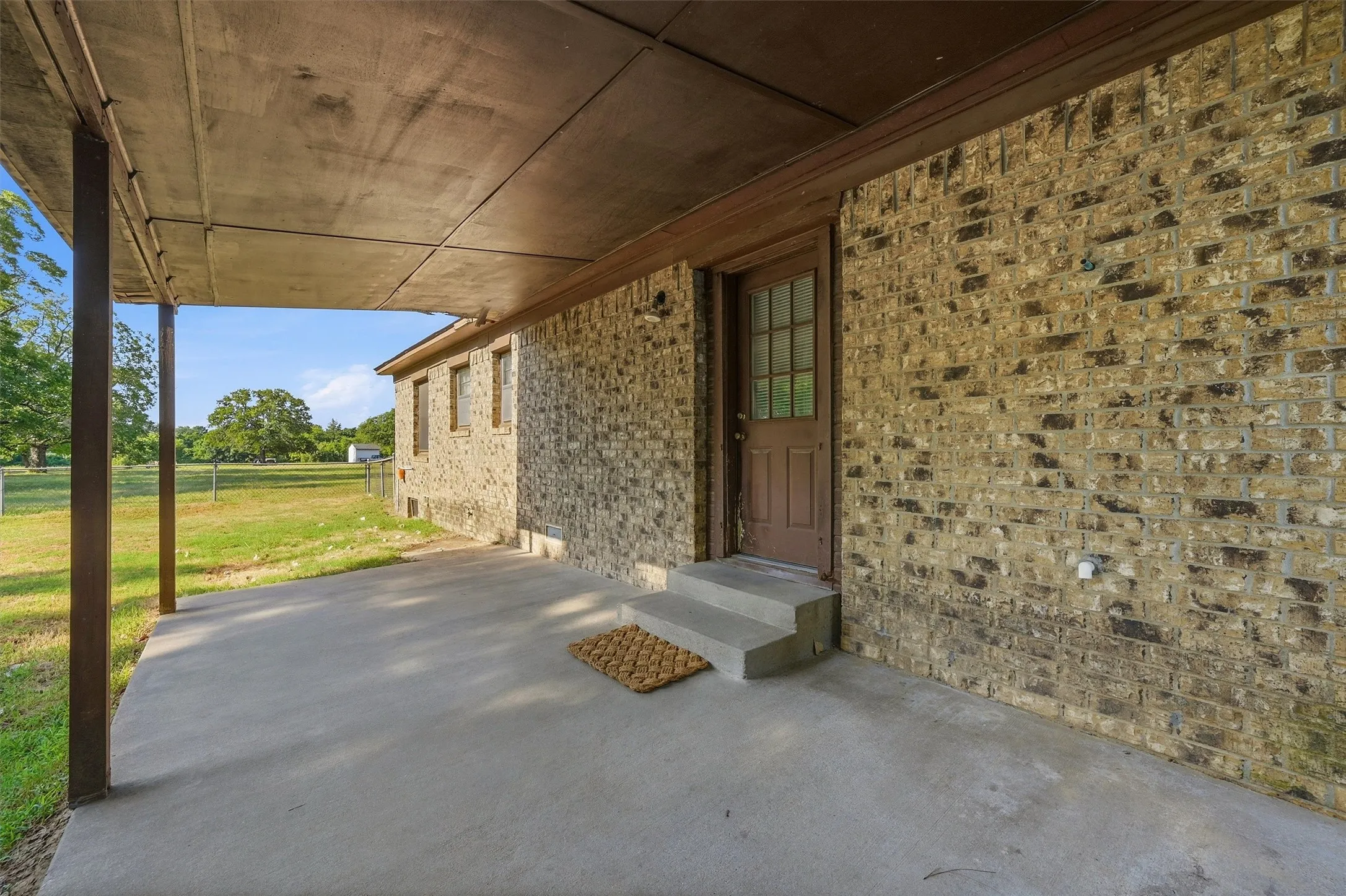 Single Family Residence For Sale in Grayson County , 2050 Avon Drive, Denison, Texas 75020, 2 Bedroom, 1 Bathroom, Garage spaces, 1,027 Sqft, built in 1957, Price $145,000, mls#21354932, Real Estate Agent in Denison, Homes For Sale in Grayson county, Homes For Sale in Denison, Realtor in Denison Texas, Real Estate Brokerage Independent Realty Texas, Luminita Cordes Realtor