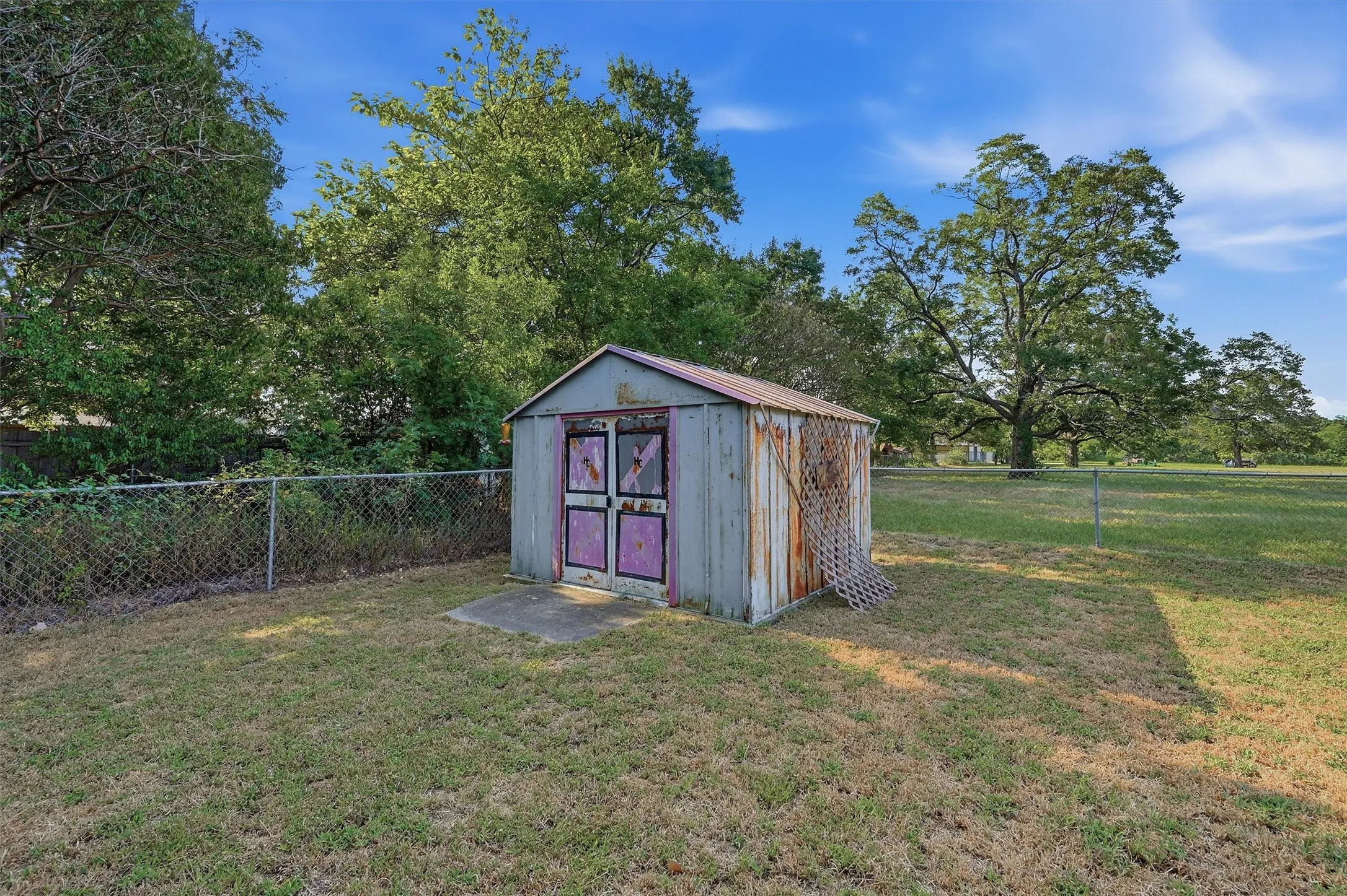 Single Family Residence For Sale in Grayson County , 2050 Avon Drive, Denison, Texas 75020, 2 Bedroom, 1 Bathroom, Garage spaces, 1,027 Sqft, built in 1957, Price $145,000, mls#21354932, Real Estate Agent in Denison, Homes For Sale in Grayson county, Homes For Sale in Denison, Realtor in Denison Texas, Real Estate Brokerage Independent Realty Texas, Luminita Cordes Realtor