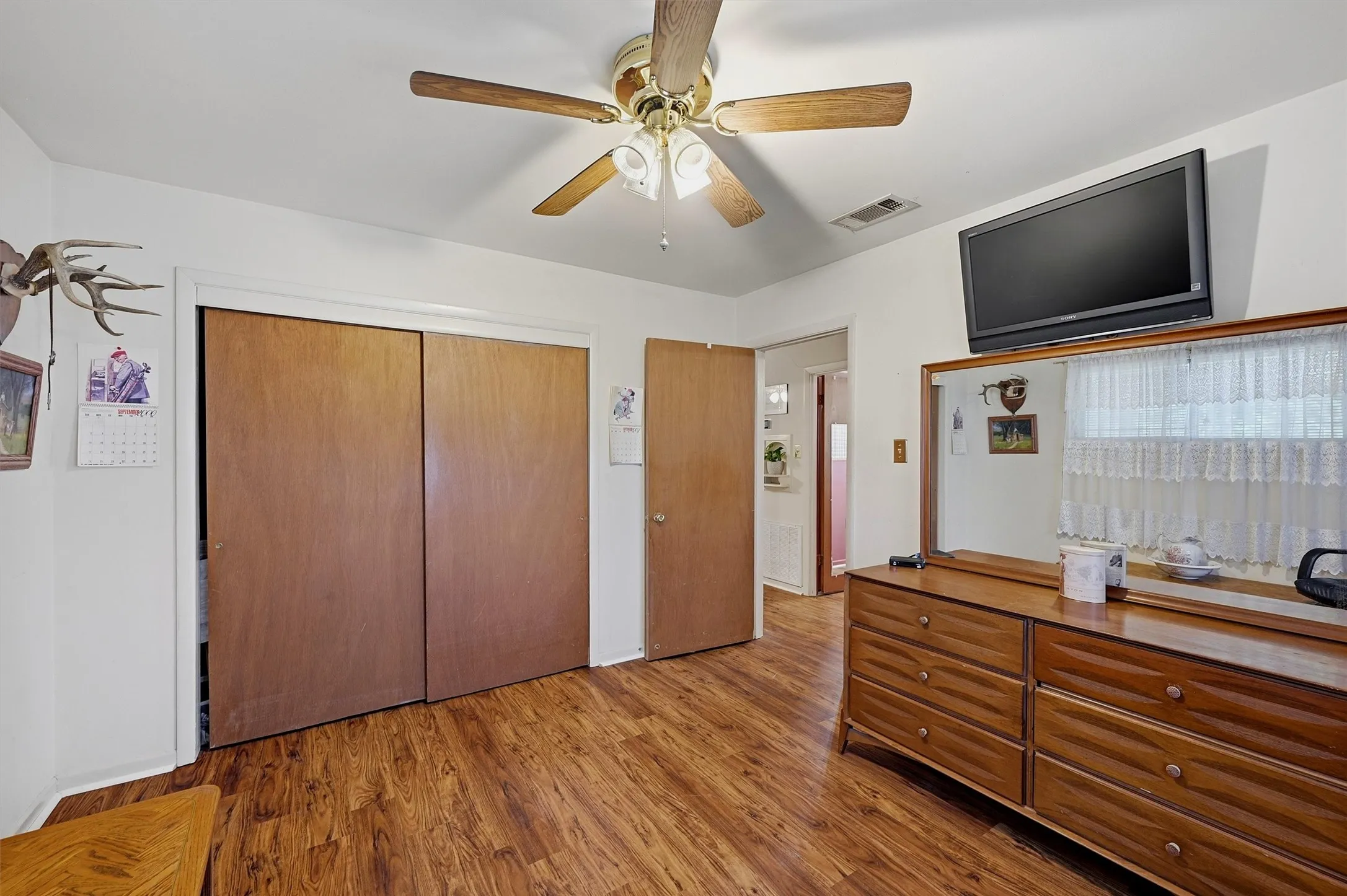 Single Family Residence For Sale in Grayson County , 2050 Avon Drive, Denison, Texas 75020, 2 Bedroom, 1 Bathroom, Garage spaces, 1,027 Sqft, built in 1957, Price $145,000, mls#21354932, Real Estate Agent in Denison, Homes For Sale in Grayson county, Homes For Sale in Denison, Realtor in Denison Texas, Real Estate Brokerage Independent Realty Texas, Luminita Cordes Realtor
