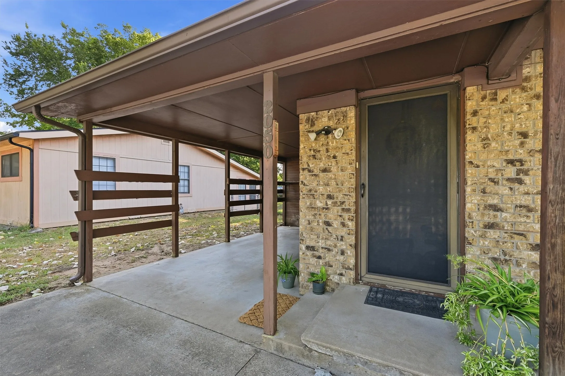 Single Family Residence For Sale in Grayson County , 2050 Avon Drive, Denison, Texas 75020, 2 Bedroom, 1 Bathroom, Garage spaces, 1,027 Sqft, built in 1957, Price $145,000, mls#21354932, Real Estate Agent in Denison, Homes For Sale in Grayson county, Homes For Sale in Denison, Realtor in Denison Texas, Real Estate Brokerage Independent Realty Texas, Luminita Cordes Realtor