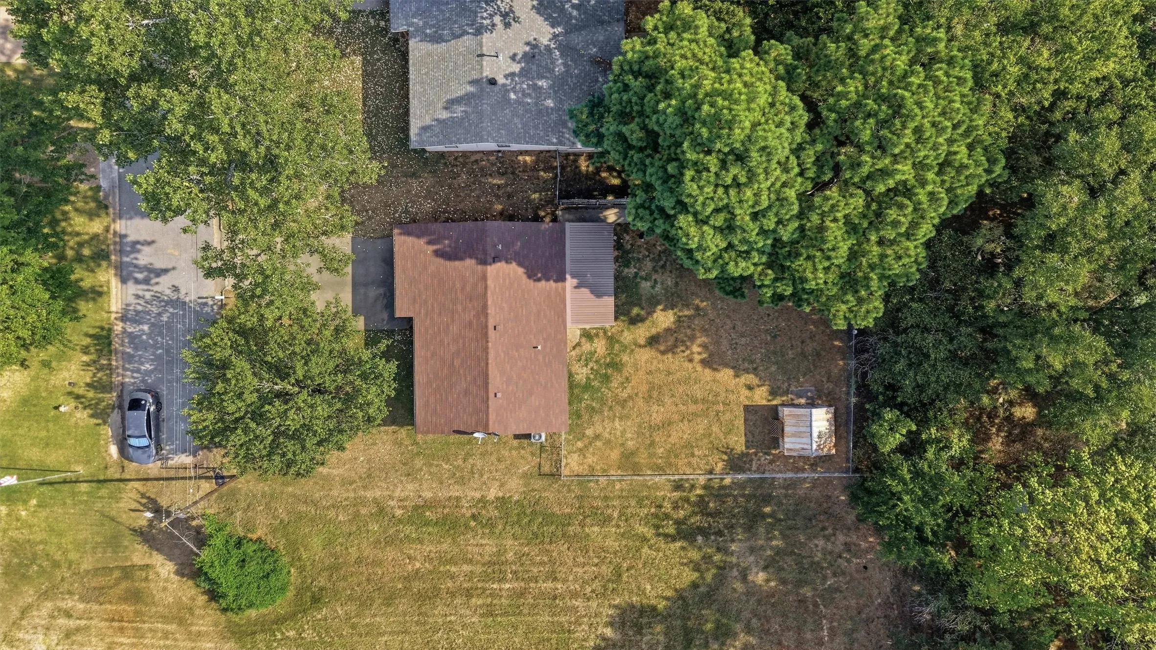 Single Family Residence For Sale in Grayson County , 2050 Avon Drive, Denison, Texas 75020, 2 Bedroom, 1 Bathroom, Garage spaces, 1,027 Sqft, built in 1957, Price $145,000, mls#21354932, Real Estate Agent in Denison, Homes For Sale in Grayson county, Homes For Sale in Denison, Realtor in Denison Texas, Real Estate Brokerage Independent Realty Texas, Luminita Cordes Realtor