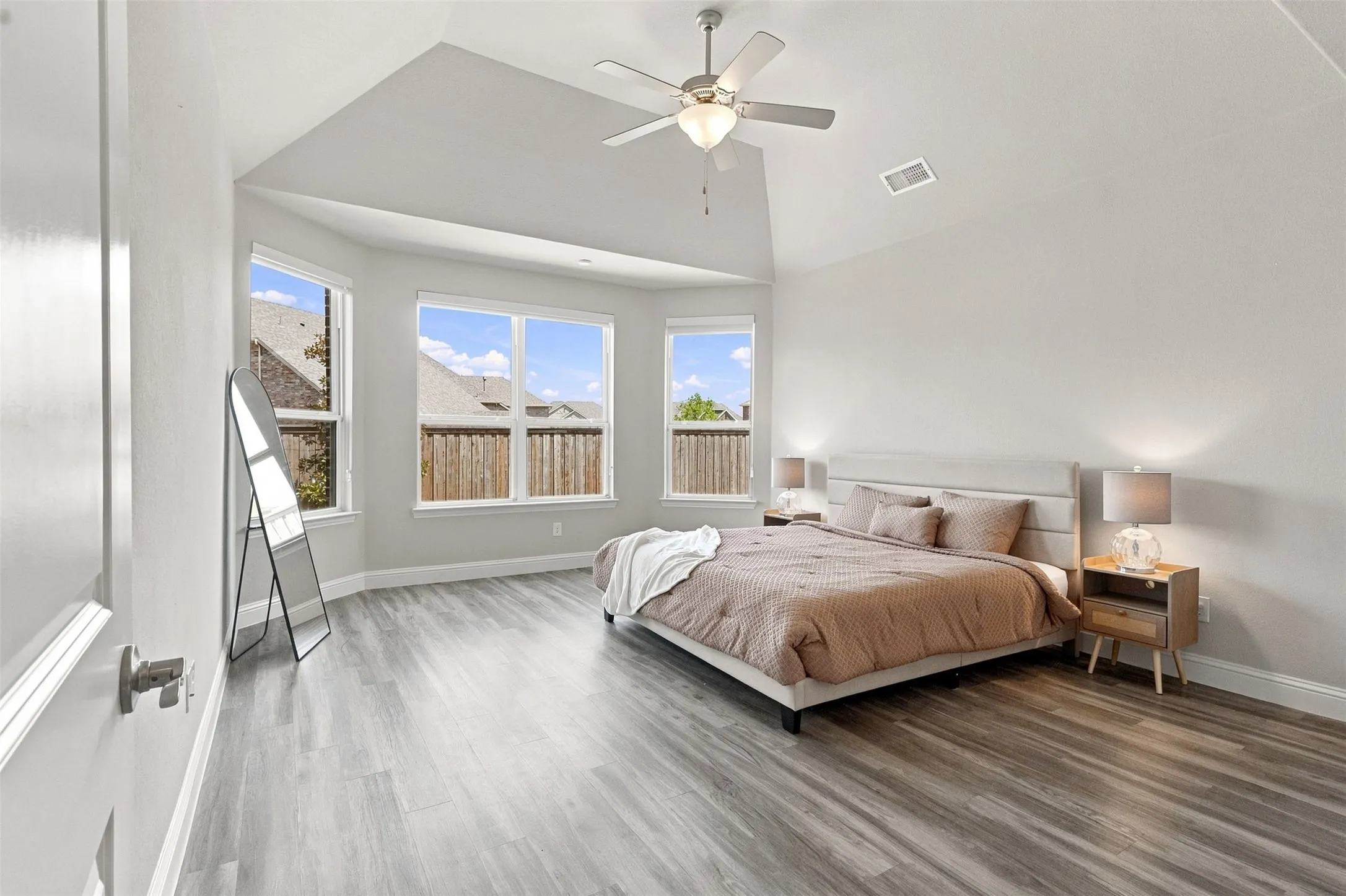 Single Family Residence For Sale in Collin County , 2370 Canary Grass Lane, Prosper, Texas 75078, 4 Bedroom, 4 Bathroom, 2 Garage spaces, 2,870 Sqft, built in 2019, mls#21354785, Real Estate Agent in Prosper, Homes For Sale in Collin county, Homes For Sale in Prosper, Realtor in Prosper Texas, Real Estate Brokerage Independent Realty Texas, Luminita Cordes Realtor